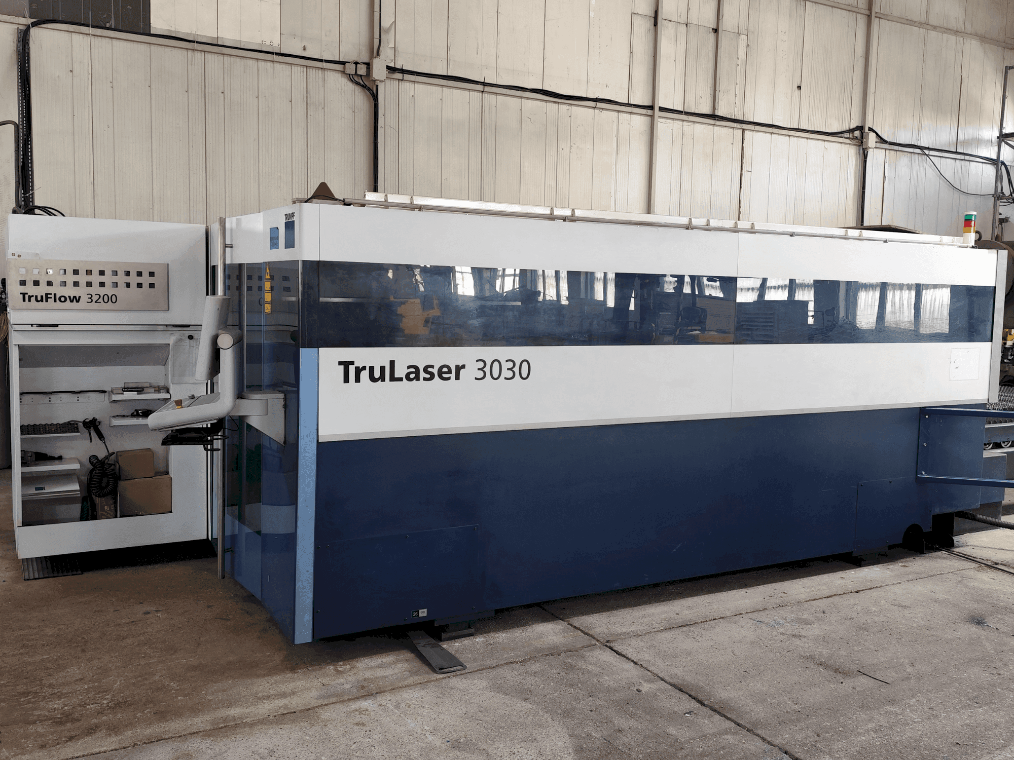 Вид станка TRUMPF TruLaser 3030 (L20) спереди