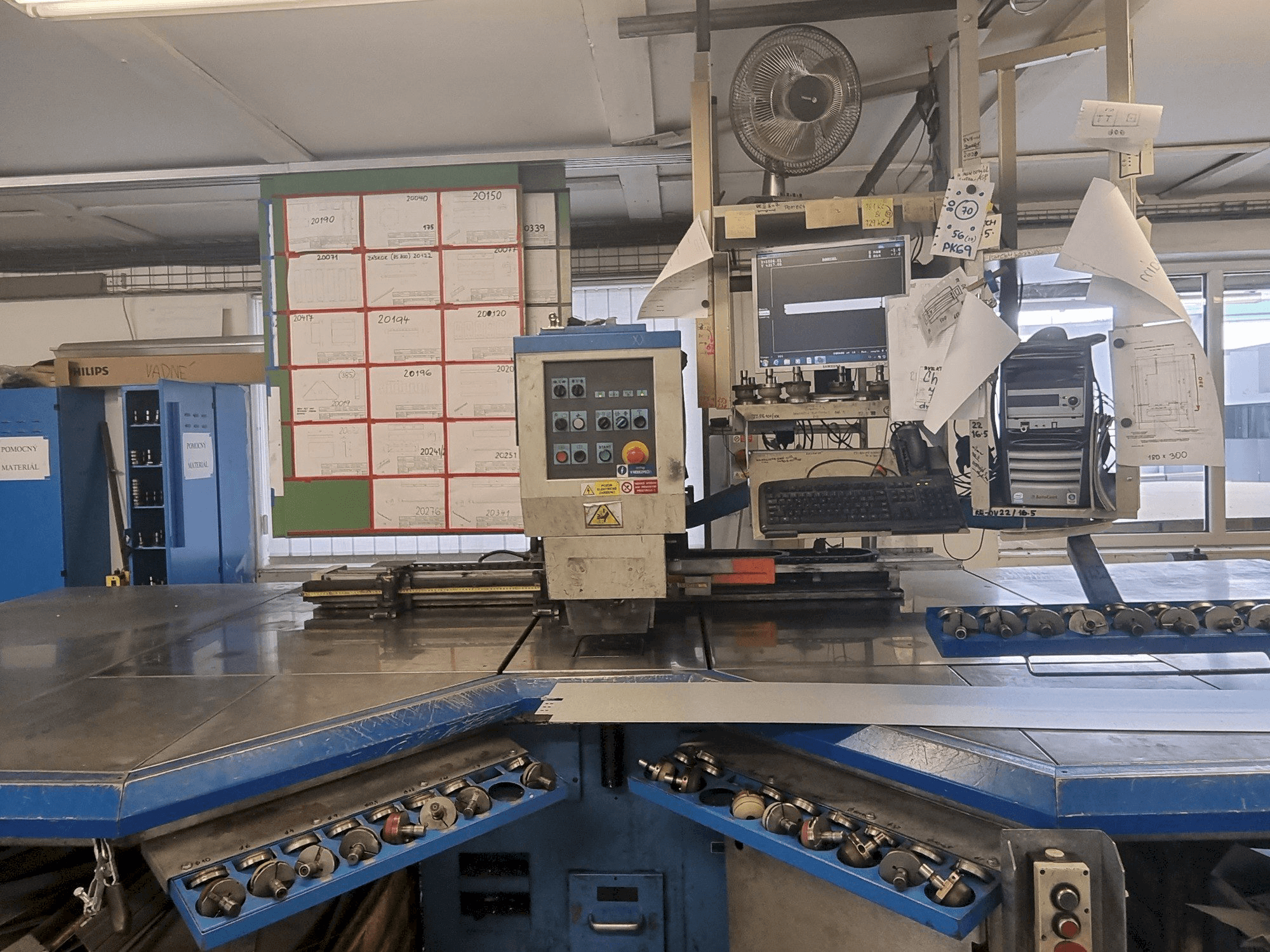 Вид станка Euromac CX 750/30 CNC спереди