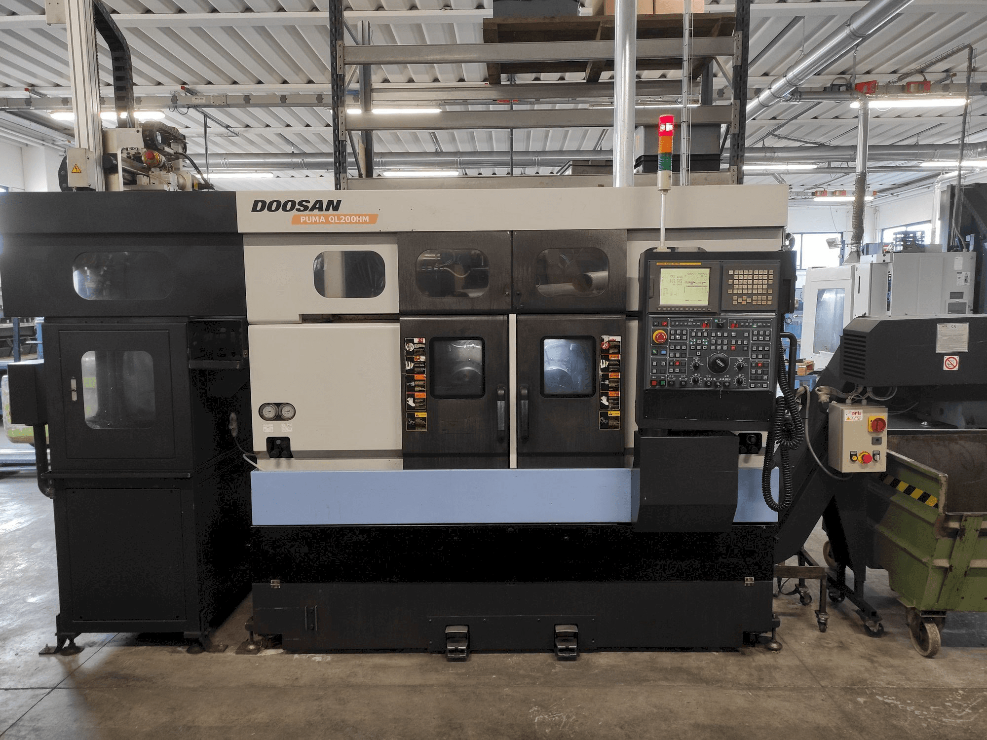 Вид станка Doosan Puma QL200HM спереди