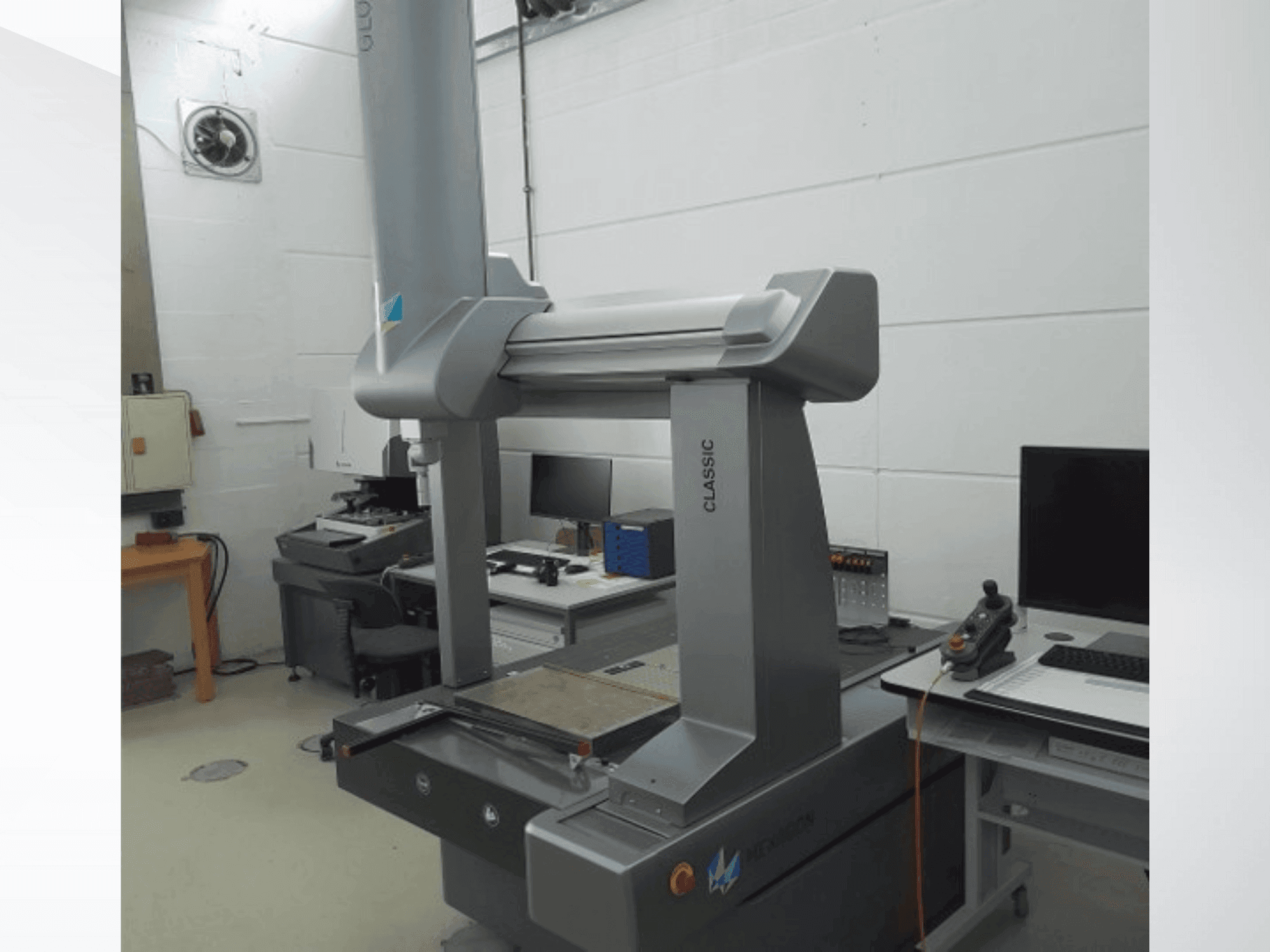 Вид станка Hexagon GLOBAL CLASSIC спереди