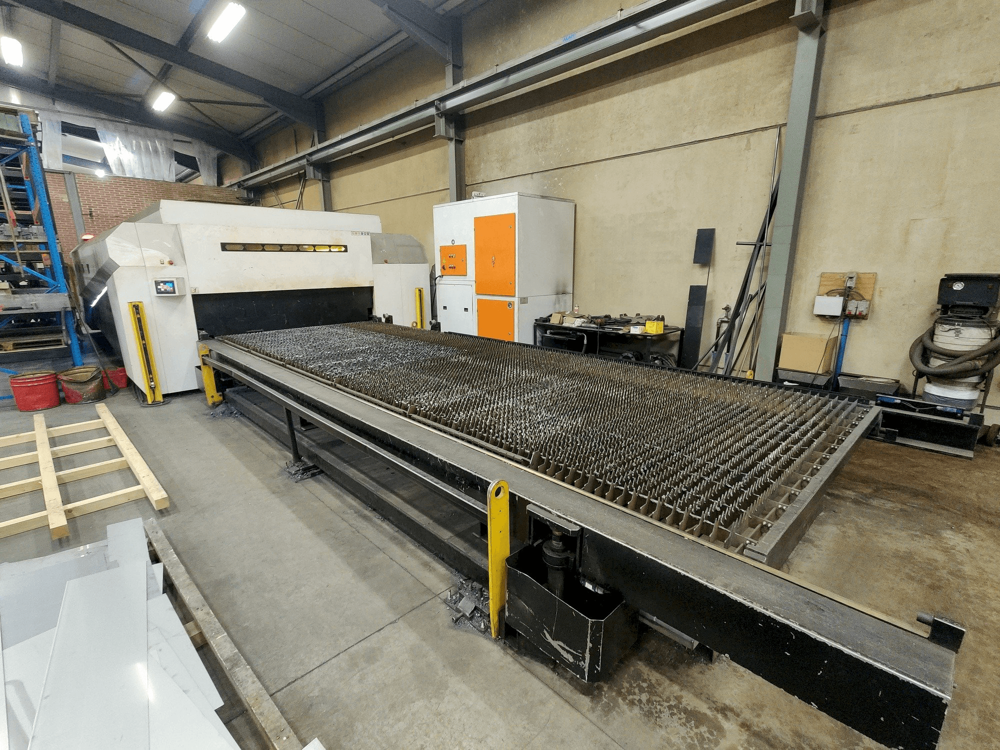 Вид станка ERMAKSAN Fibermak Momentum Gen2 спереди