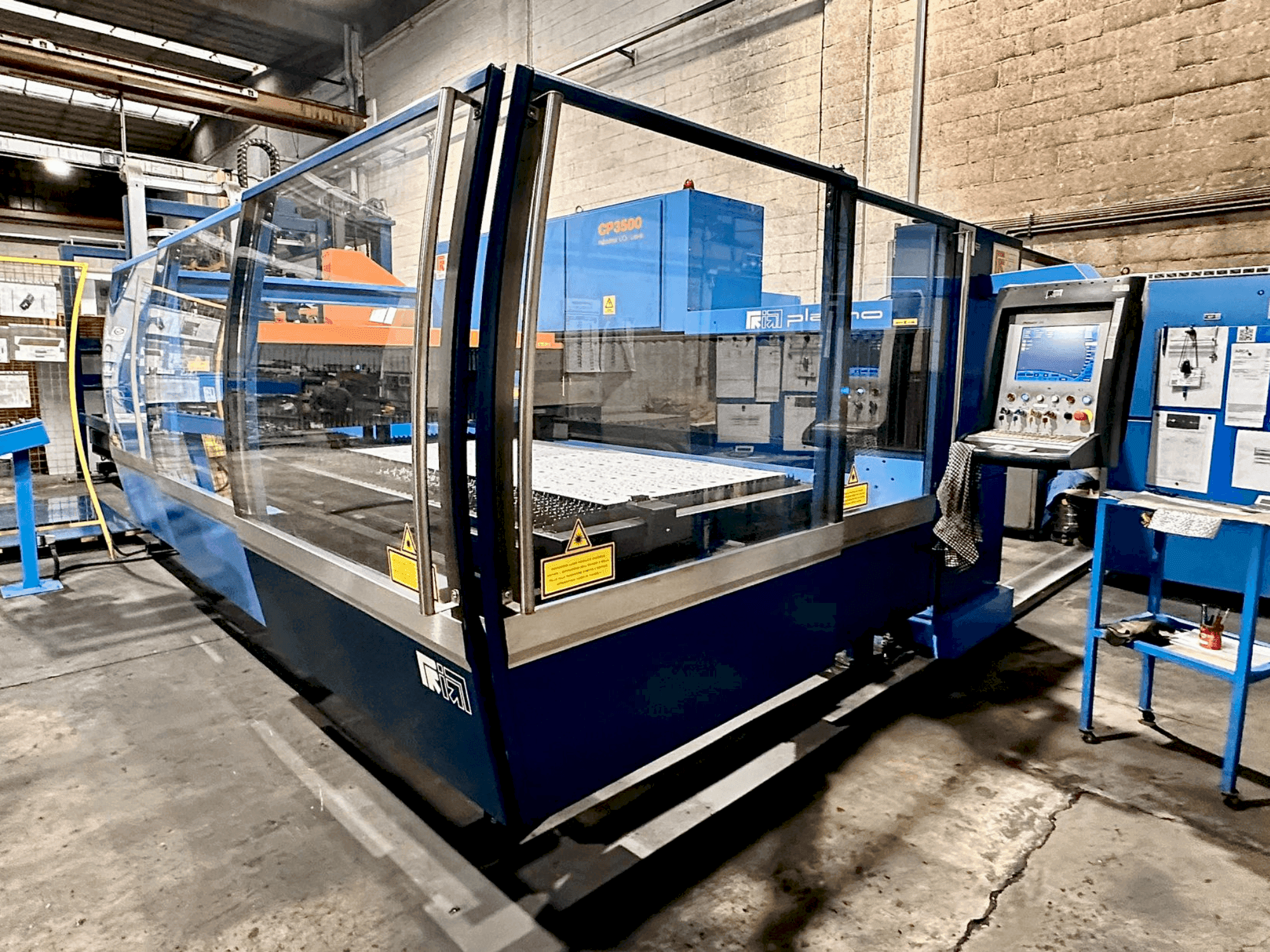 Вид станка Prima Industrie Platino 1530 спереди