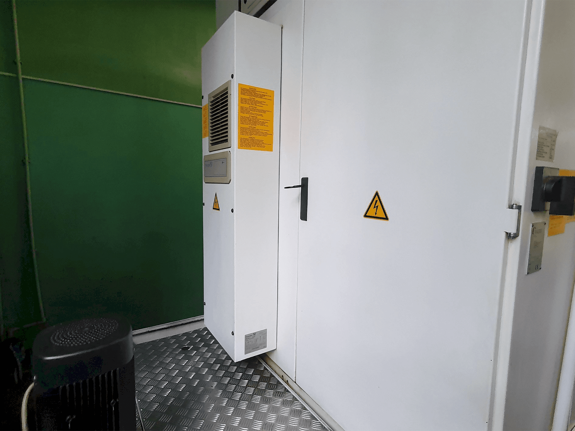 Вид станка Walter Helitronic Power сзади