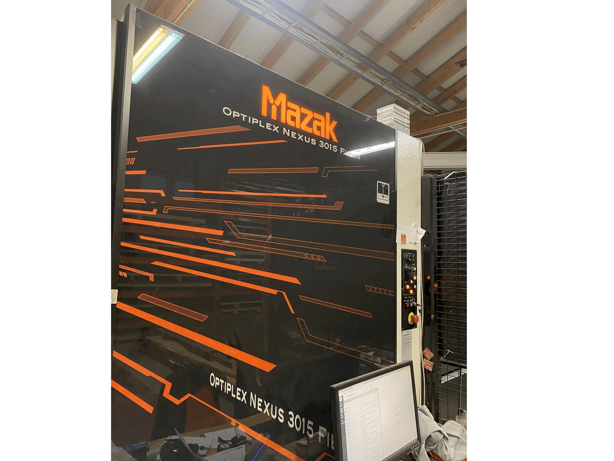 Вид станка Mazak Optiplex Nexus 3015 спереди