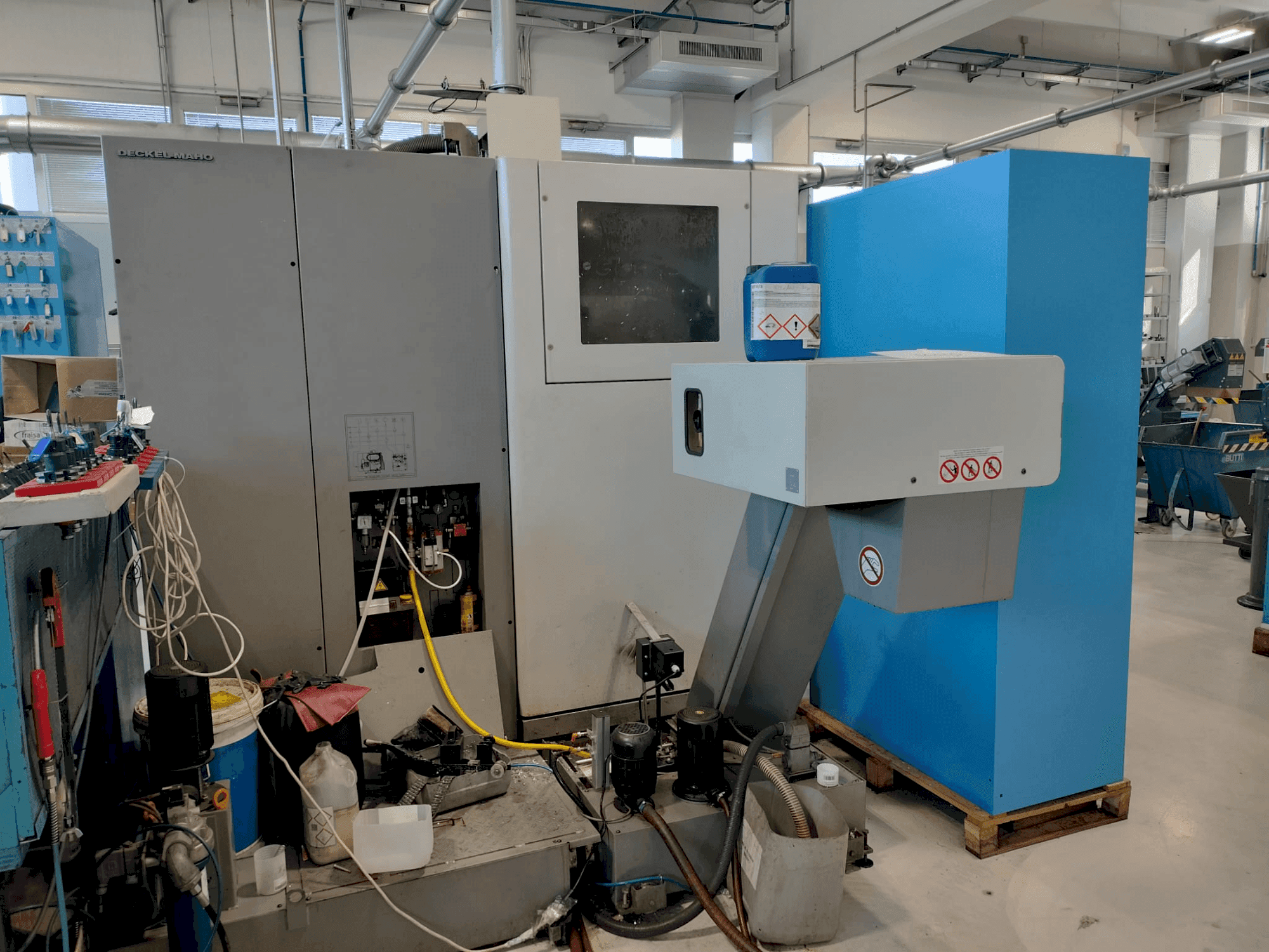 Вид станка DMG DECKEL MAHO DMC 635V спереди