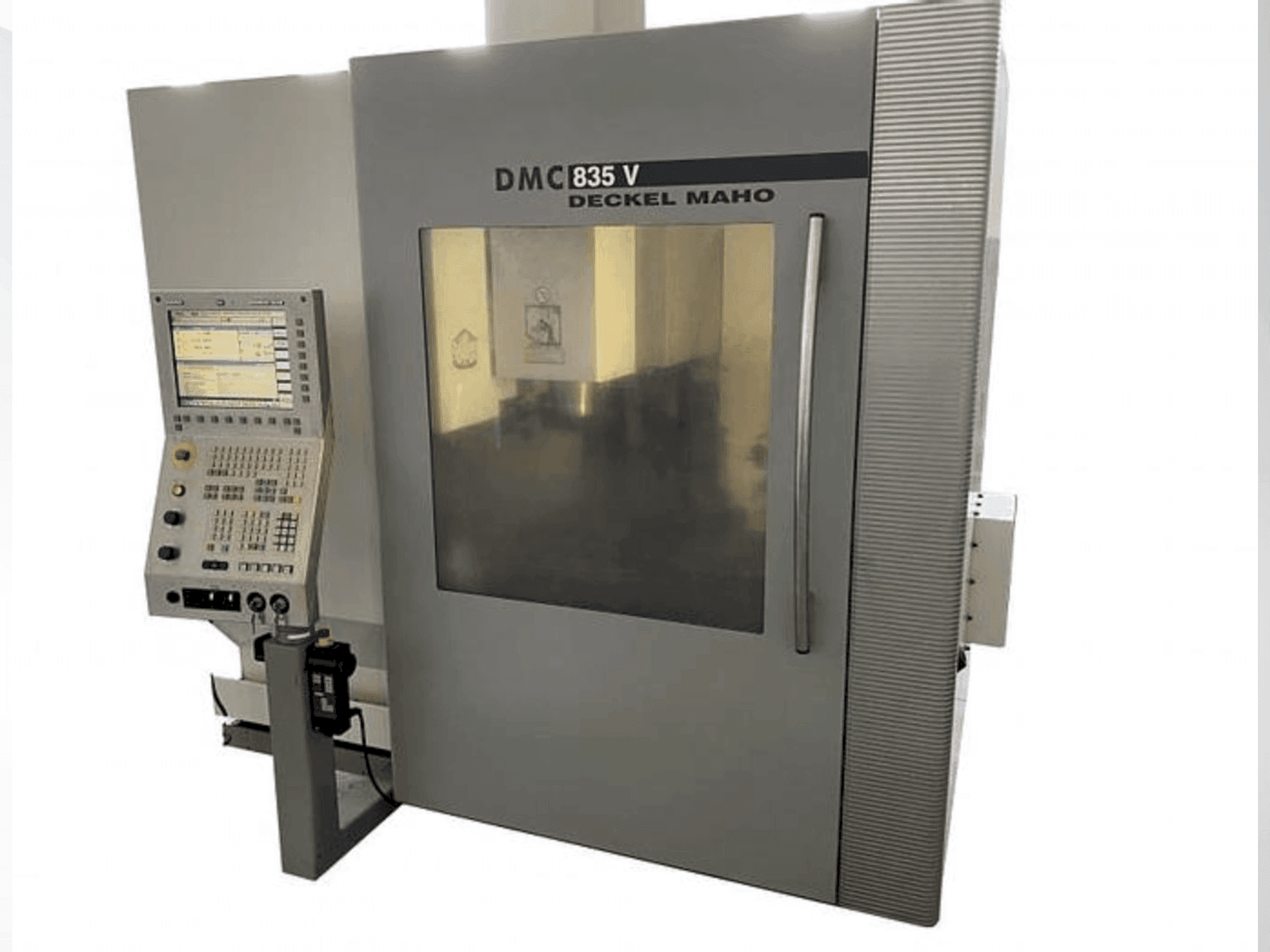 Вид станка DMG DECKEL MAHO DMC 835V спереди