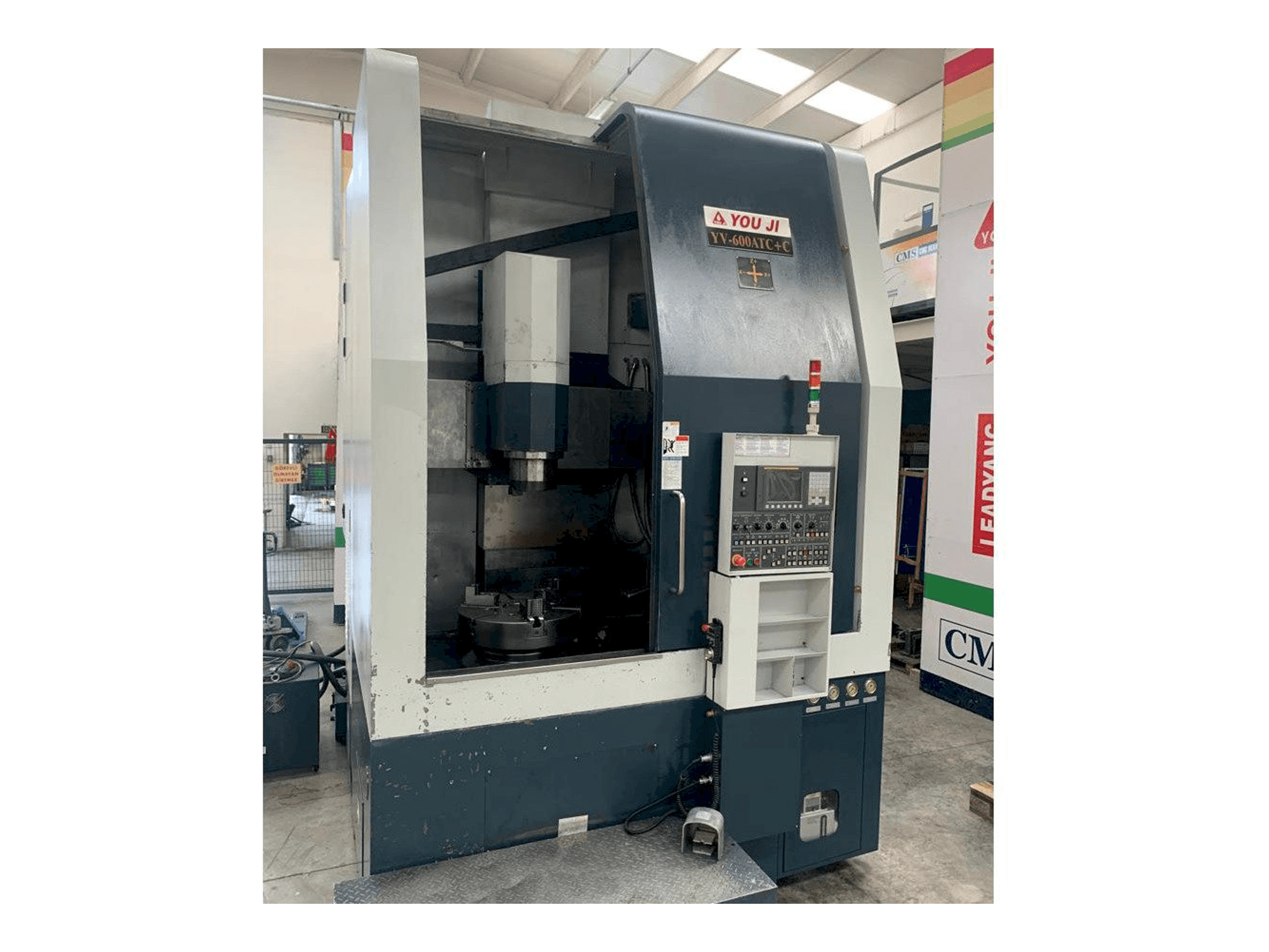 Вид станка YOU JI Yv 600ATC+C спереди