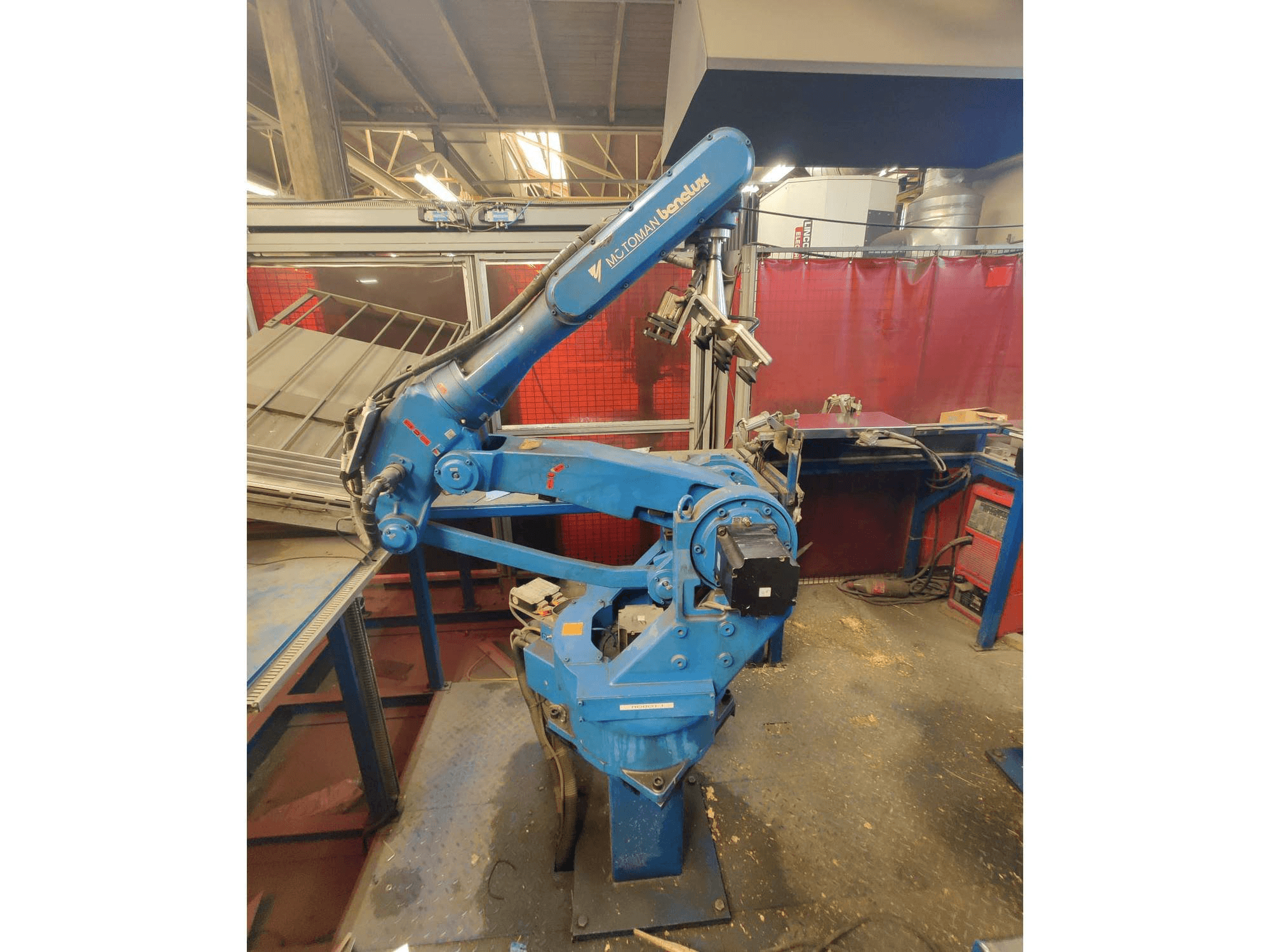 Вид станка Yaskawa YR-SK16-C000 спереди