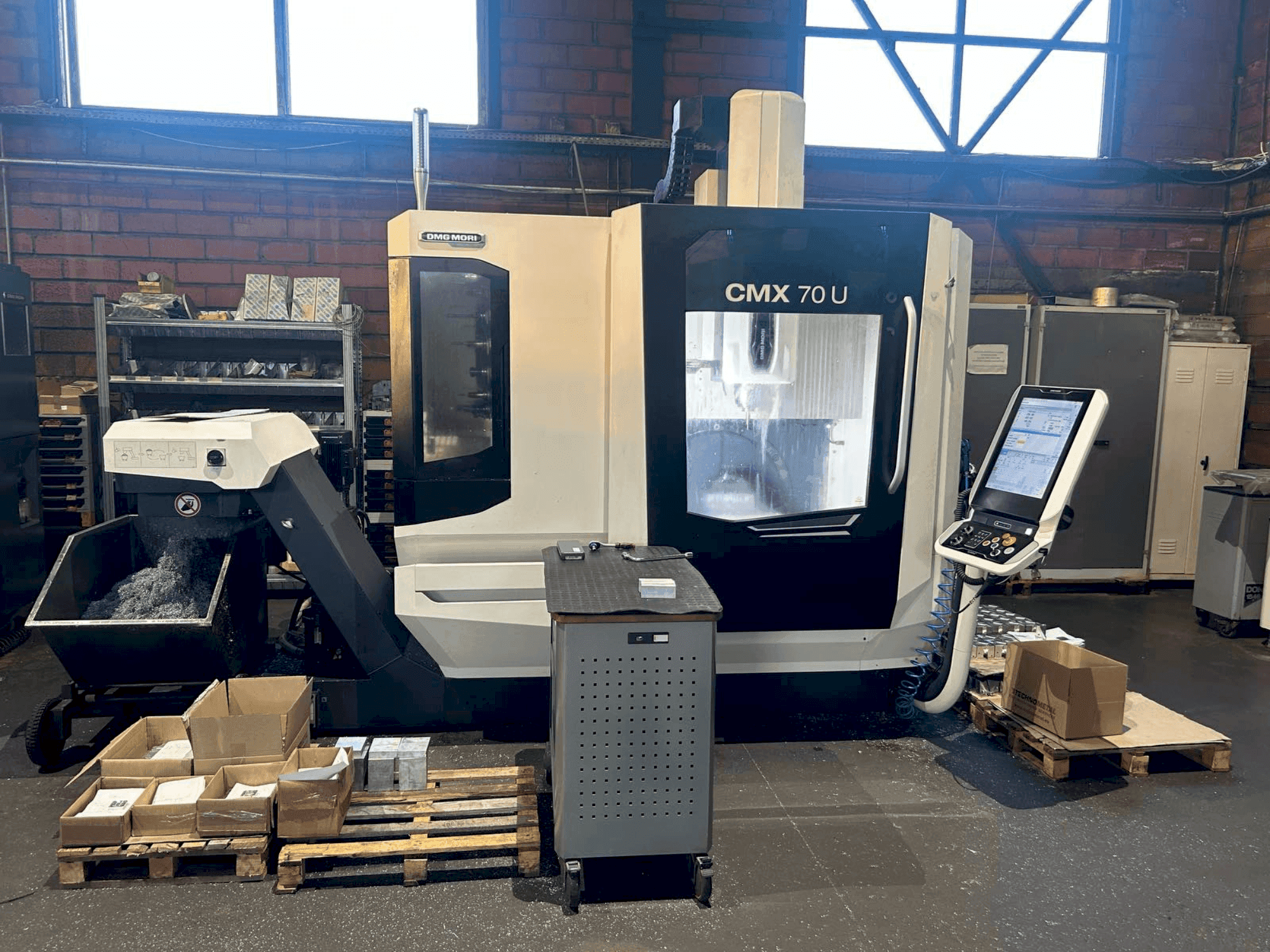Вид станка DMG MORI CMX 70U (2022) спереди