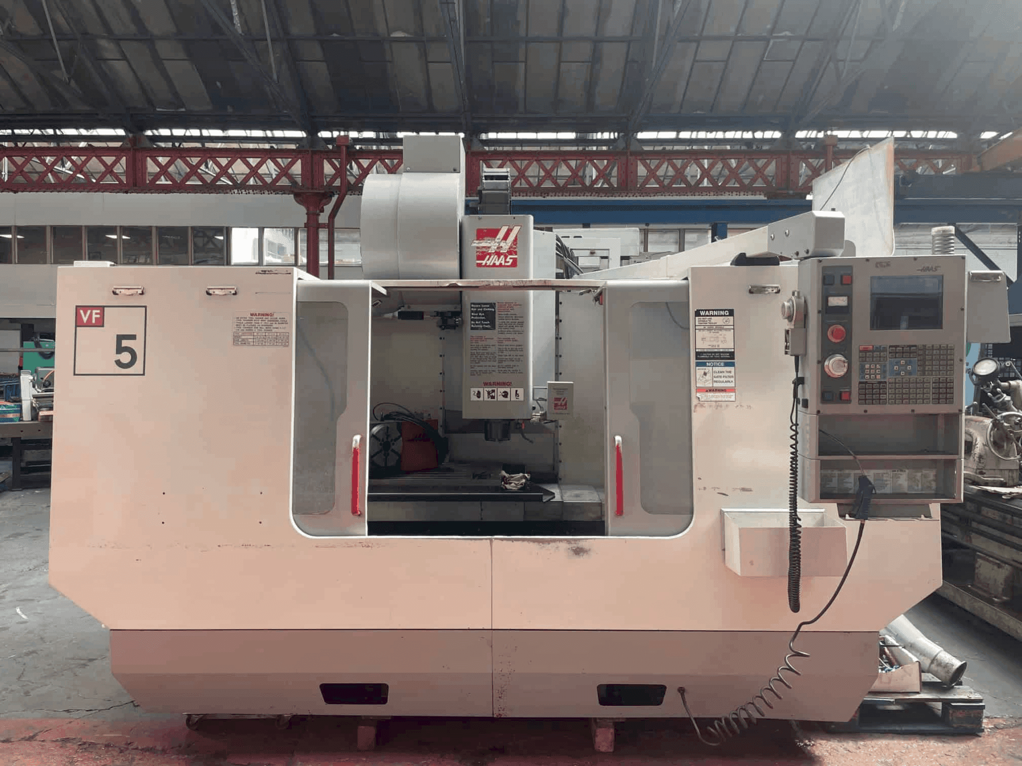 Вид станка HAAS VF-5B/40 HE спереди