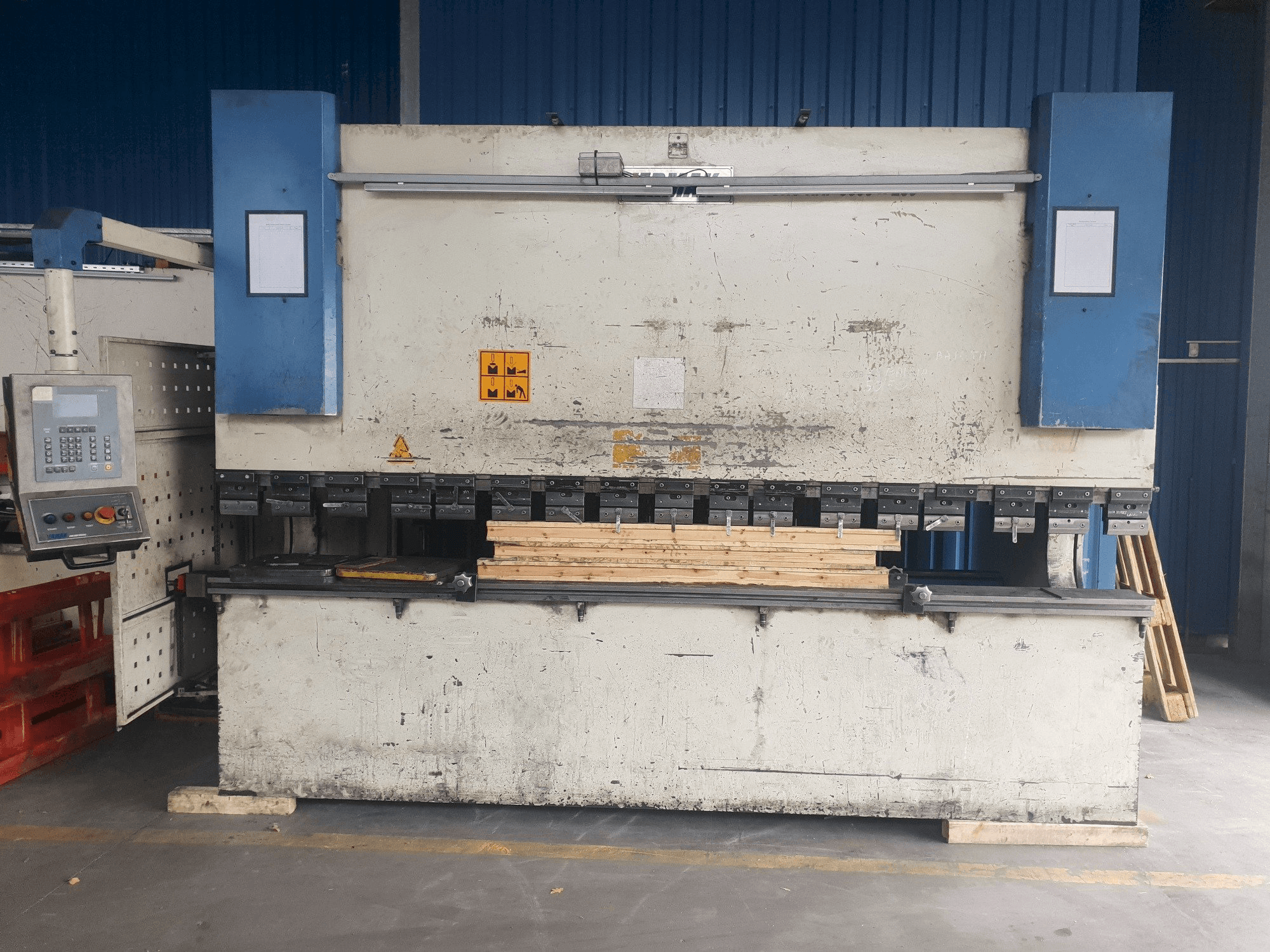 Вид станка ERMAK CNCHAP 3600x200 спереди