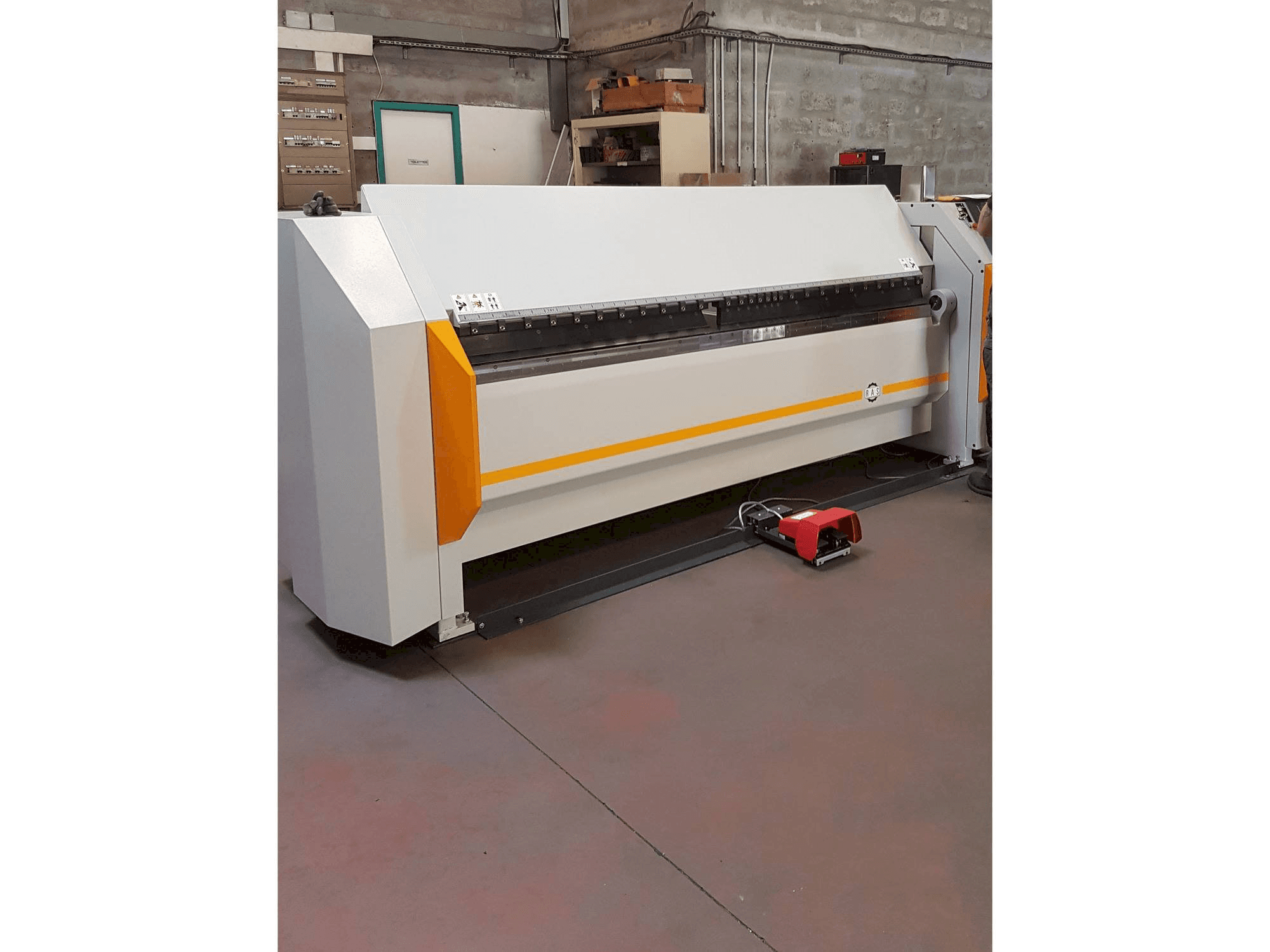 Вид станка RAS 62.25 TURBObend Plus спереди