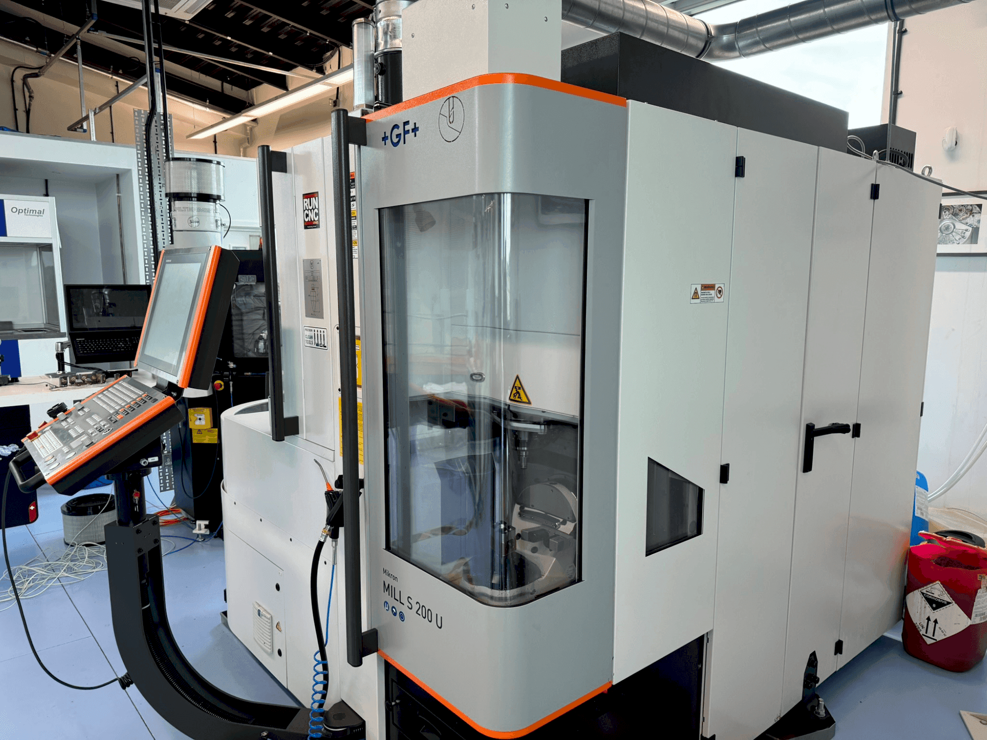 Вид станка +GF+ Mikron Mill S 200U спереди