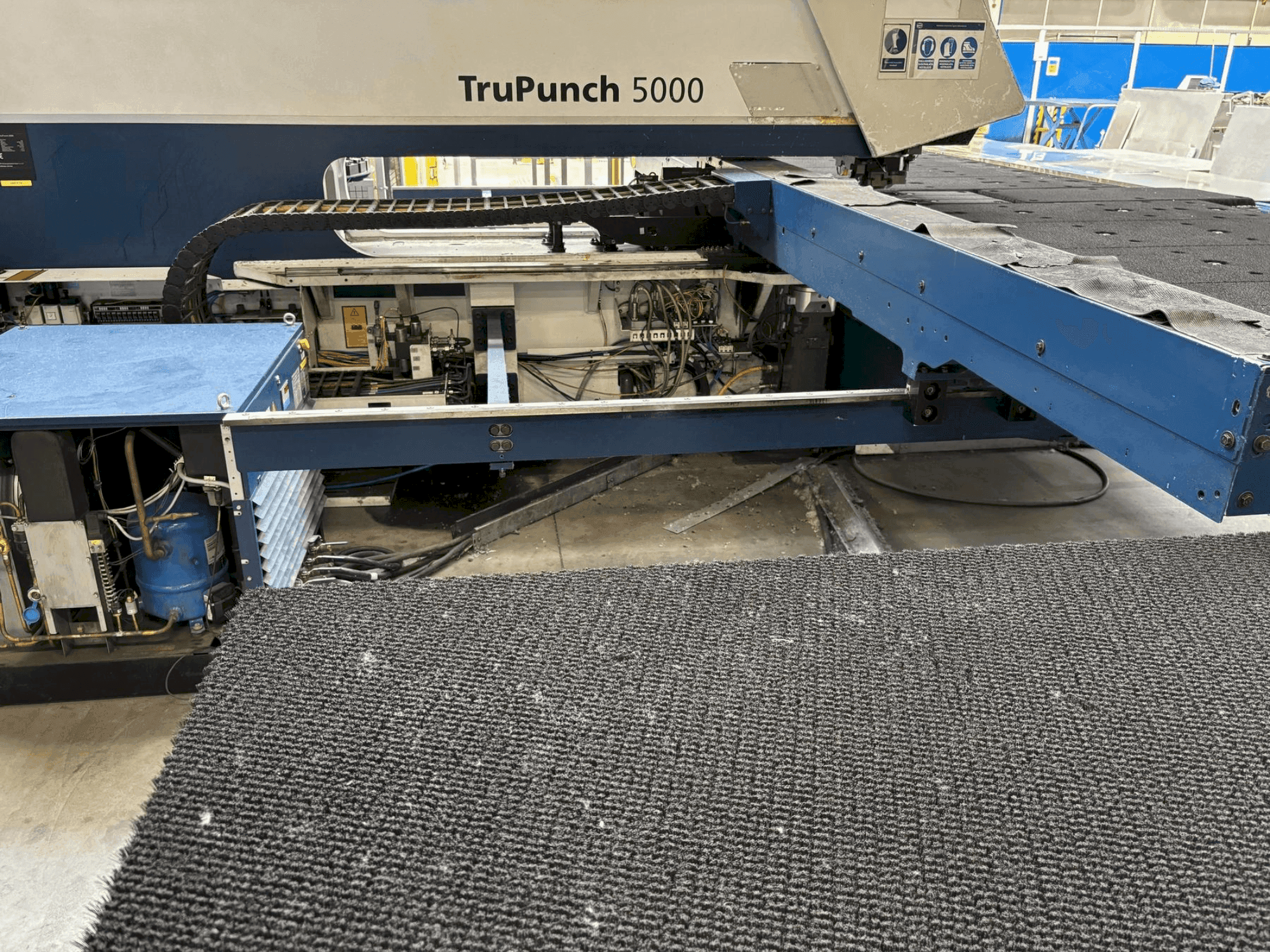 Вид станка TRUMPF TRUPUNCH 5000 S10 спереди