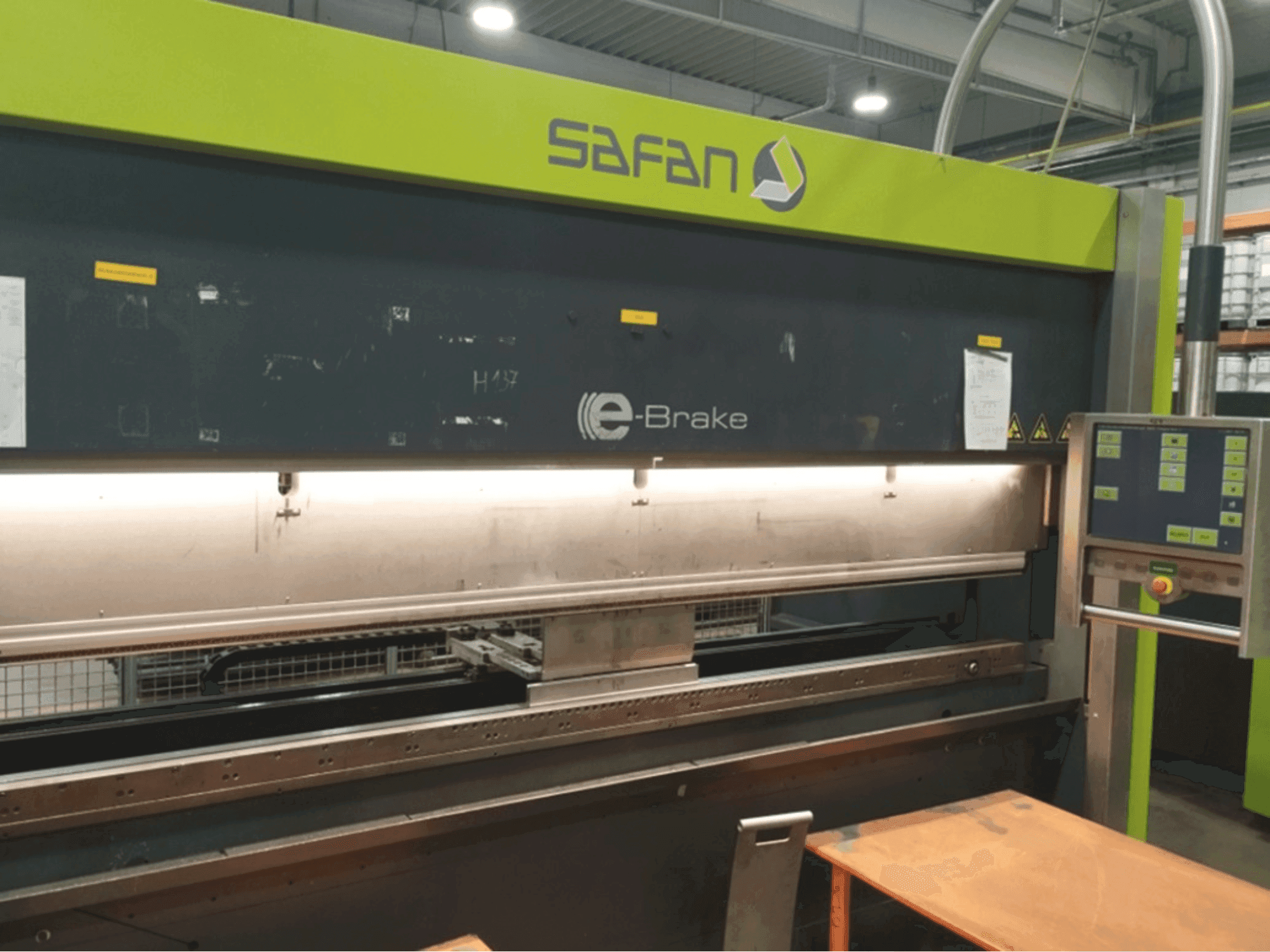 Вид станка Safan SAFAN E-BRAKE 100-3100 спереди