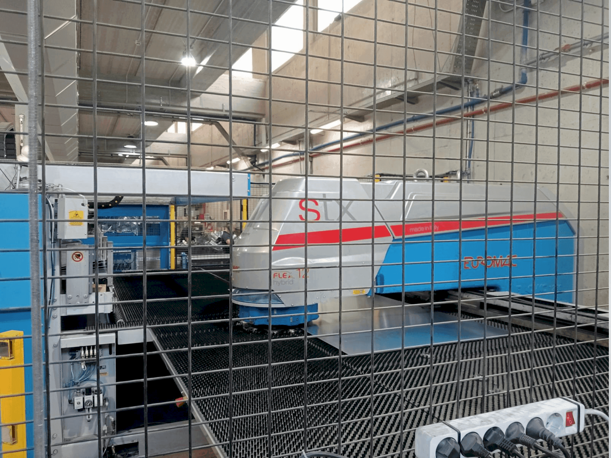 Вид станка Euromac 1250 STX Flex 12 Hybrid спереди