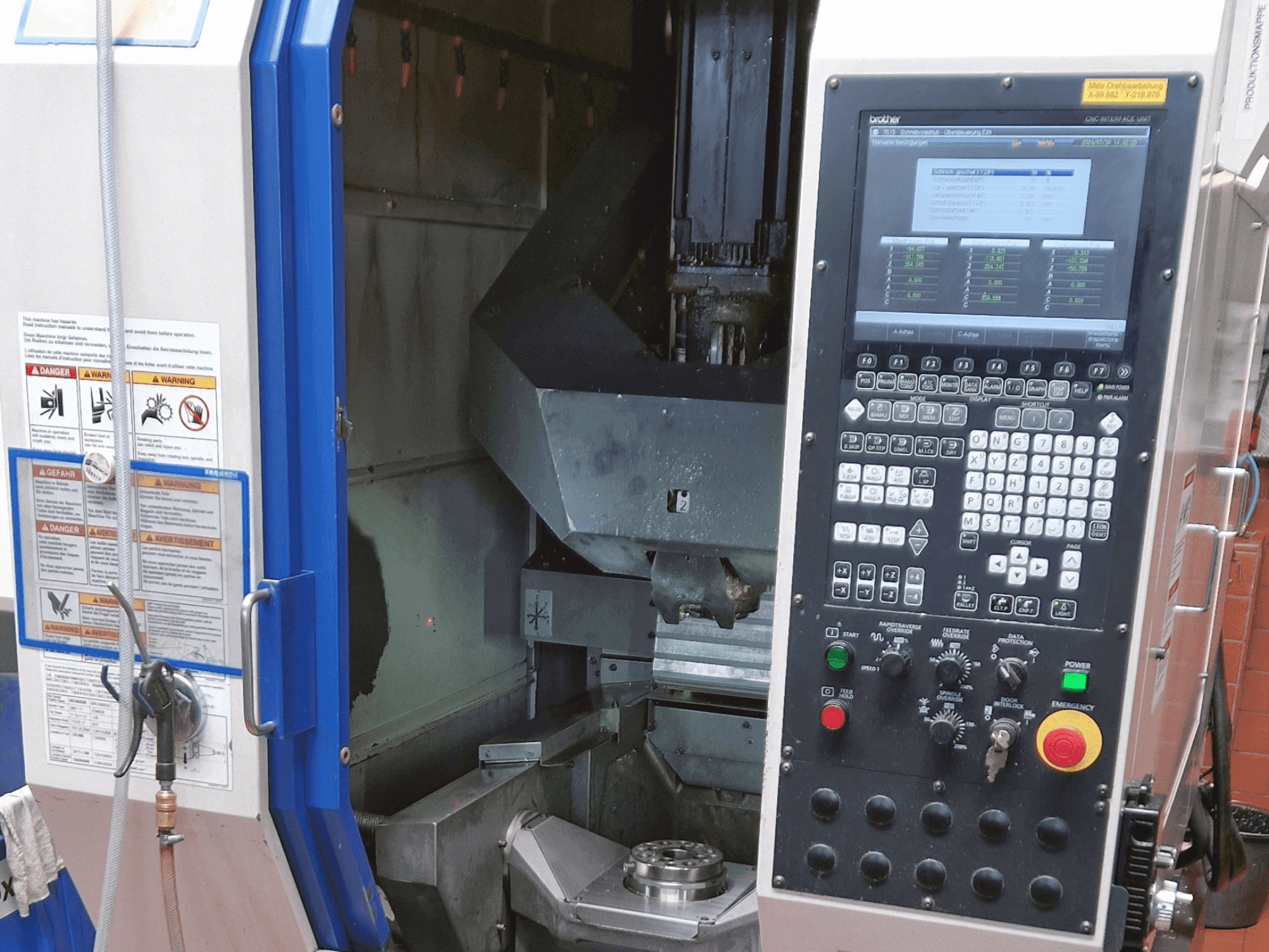 Вид станка Brother Speedio M140x1 спереди