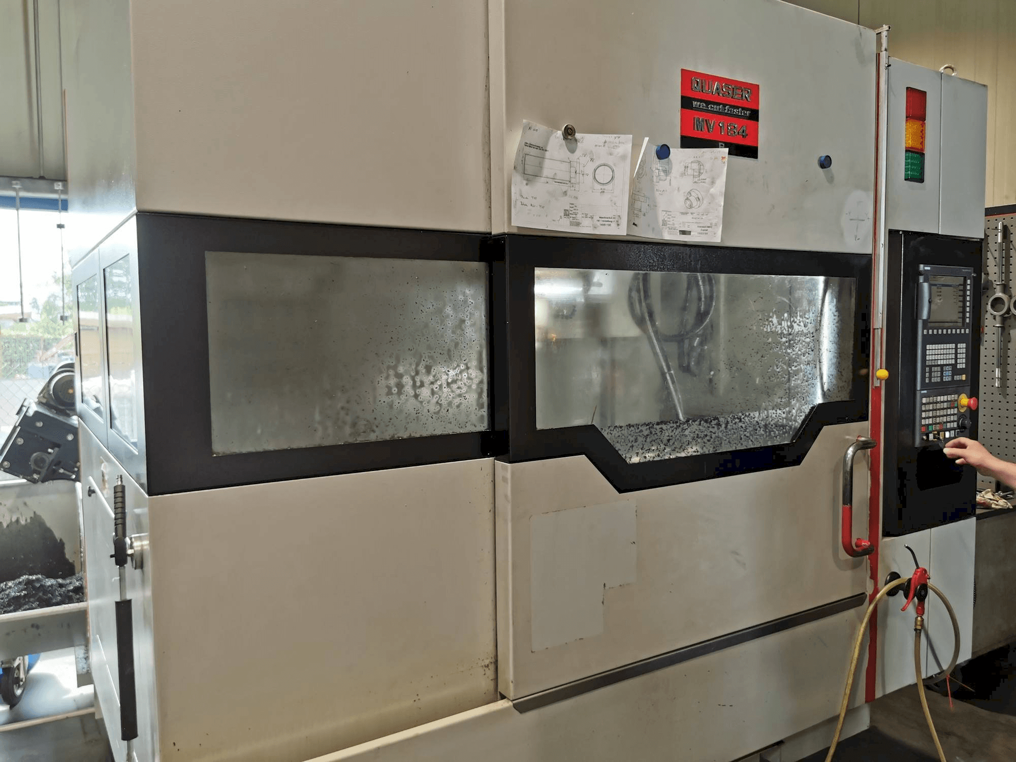 Вид станка Quaser MV154APC/P12 спереди