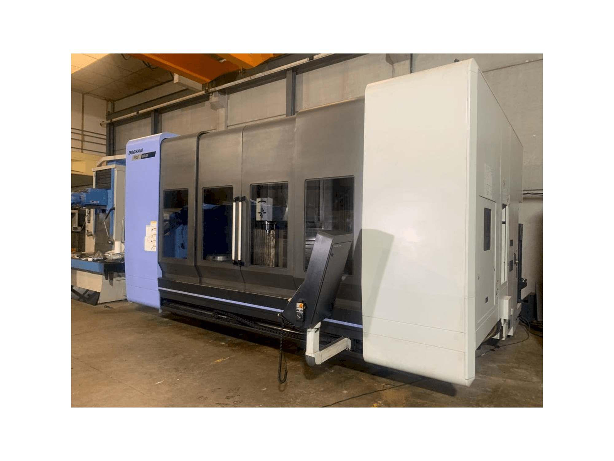 Вид станка Doosan VCF 850 LSR спереди