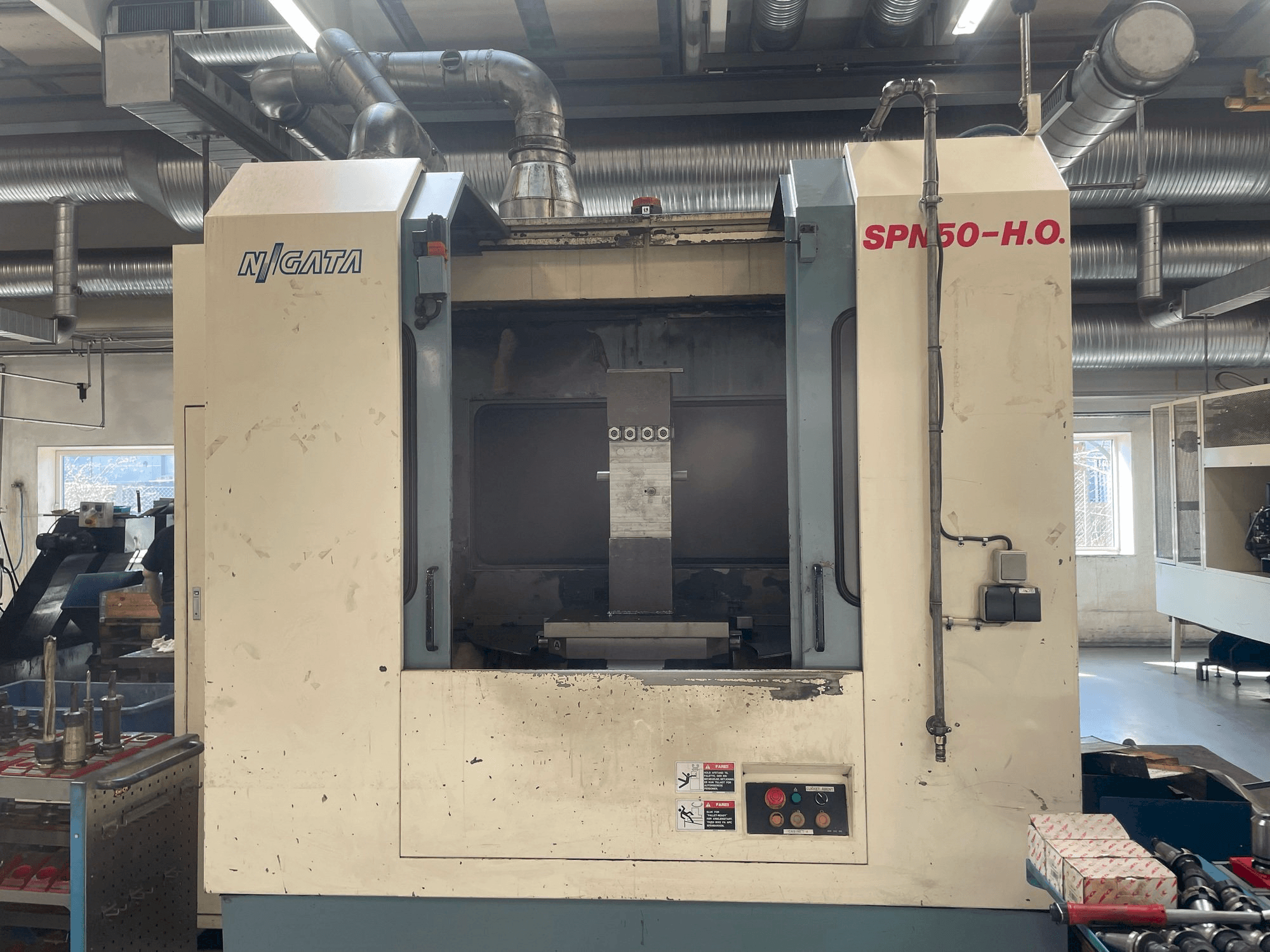 Вид станка Niigata SPN 50-HO спереди