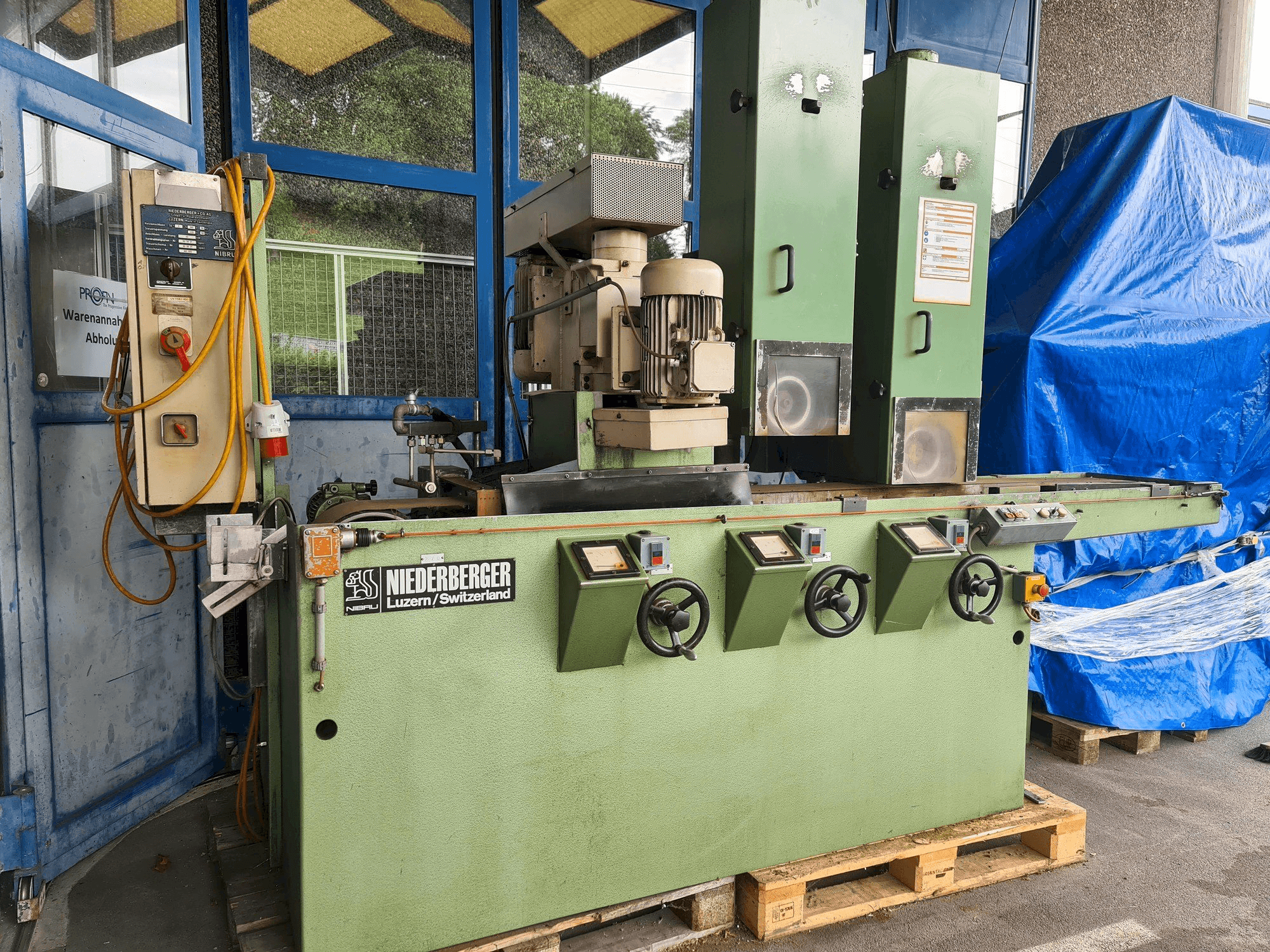 Вид станка NIEDERBERGER UV F04 F43 спереди