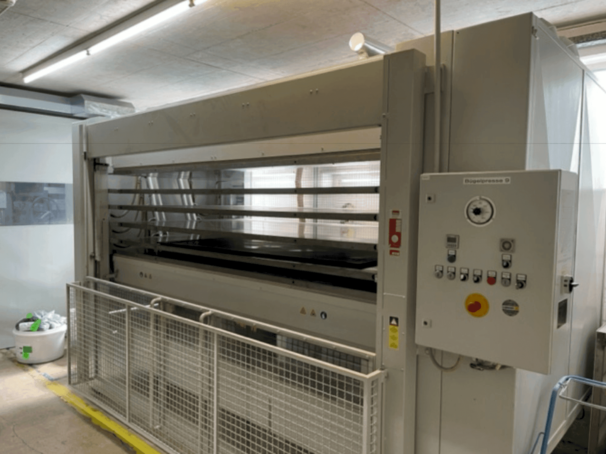 Вид станка LANGZAUNER LZT 80 /5-SO спереди