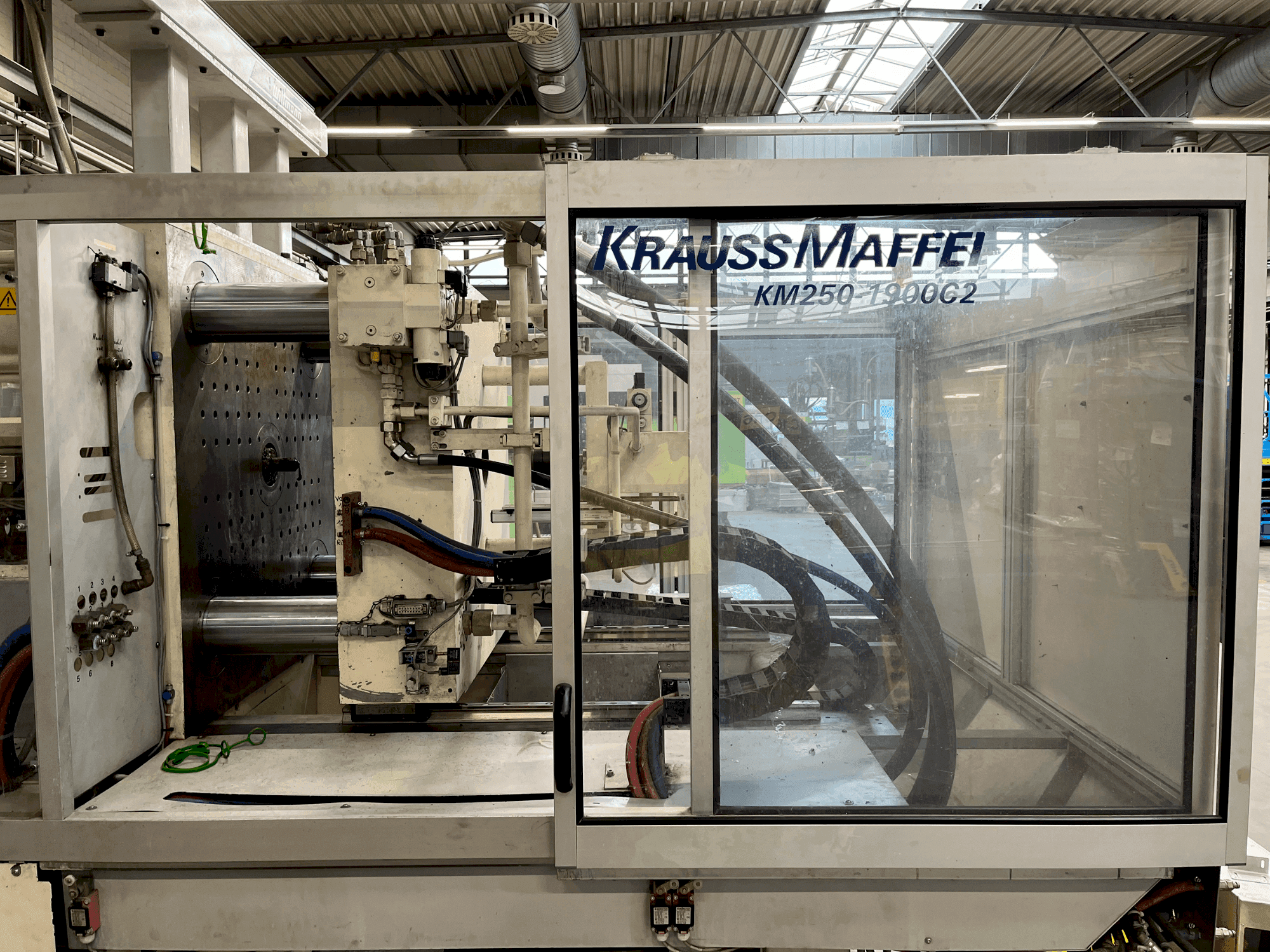 Вид станка Krauss Maffei 250-1900 C2 спереди