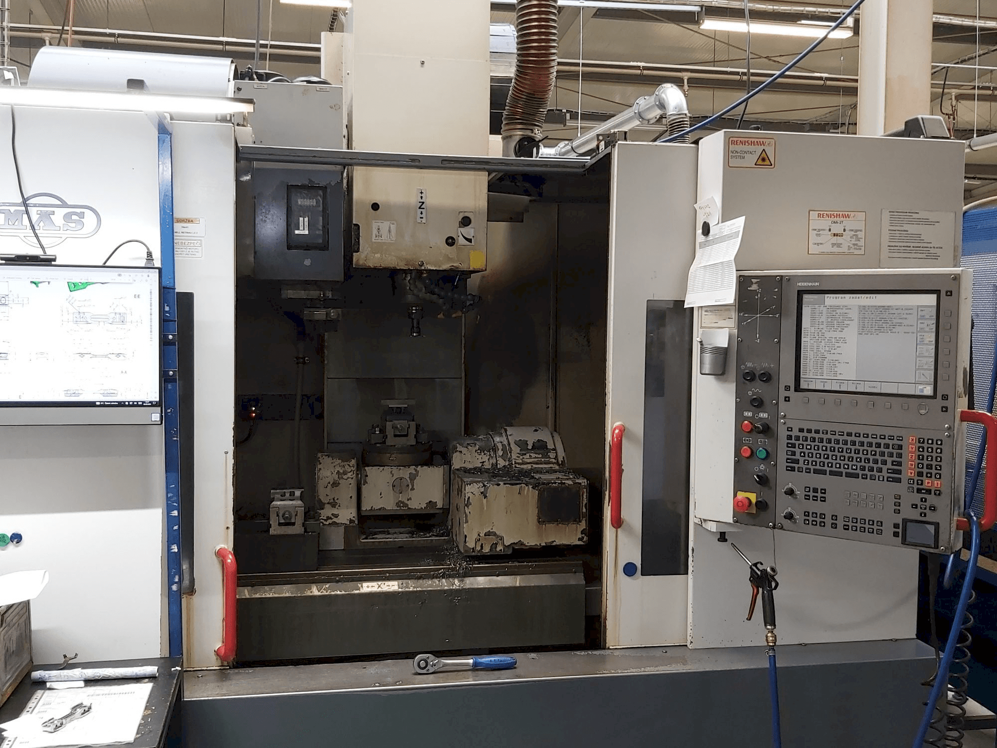 Вид станка KOVOSVIT MAS MCV 1016 Quick спереди