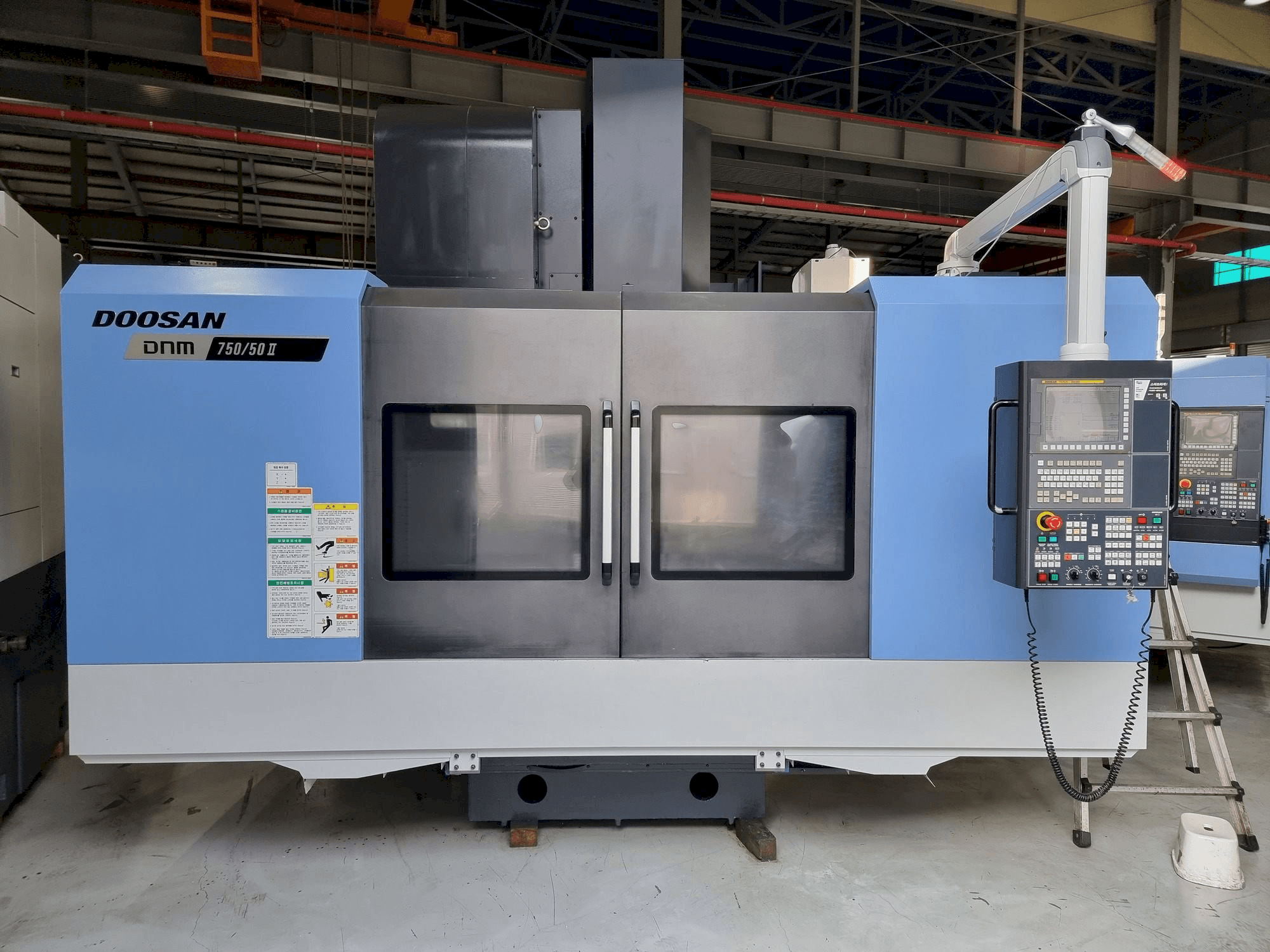 Вид станка Doosan DNM750/50 II спереди