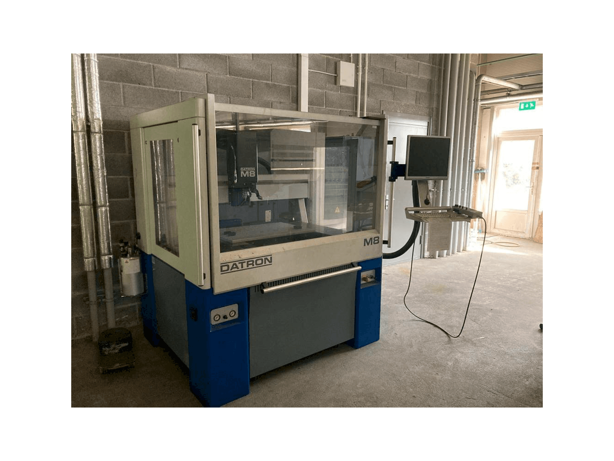 Вид станка Datron M8A спереди