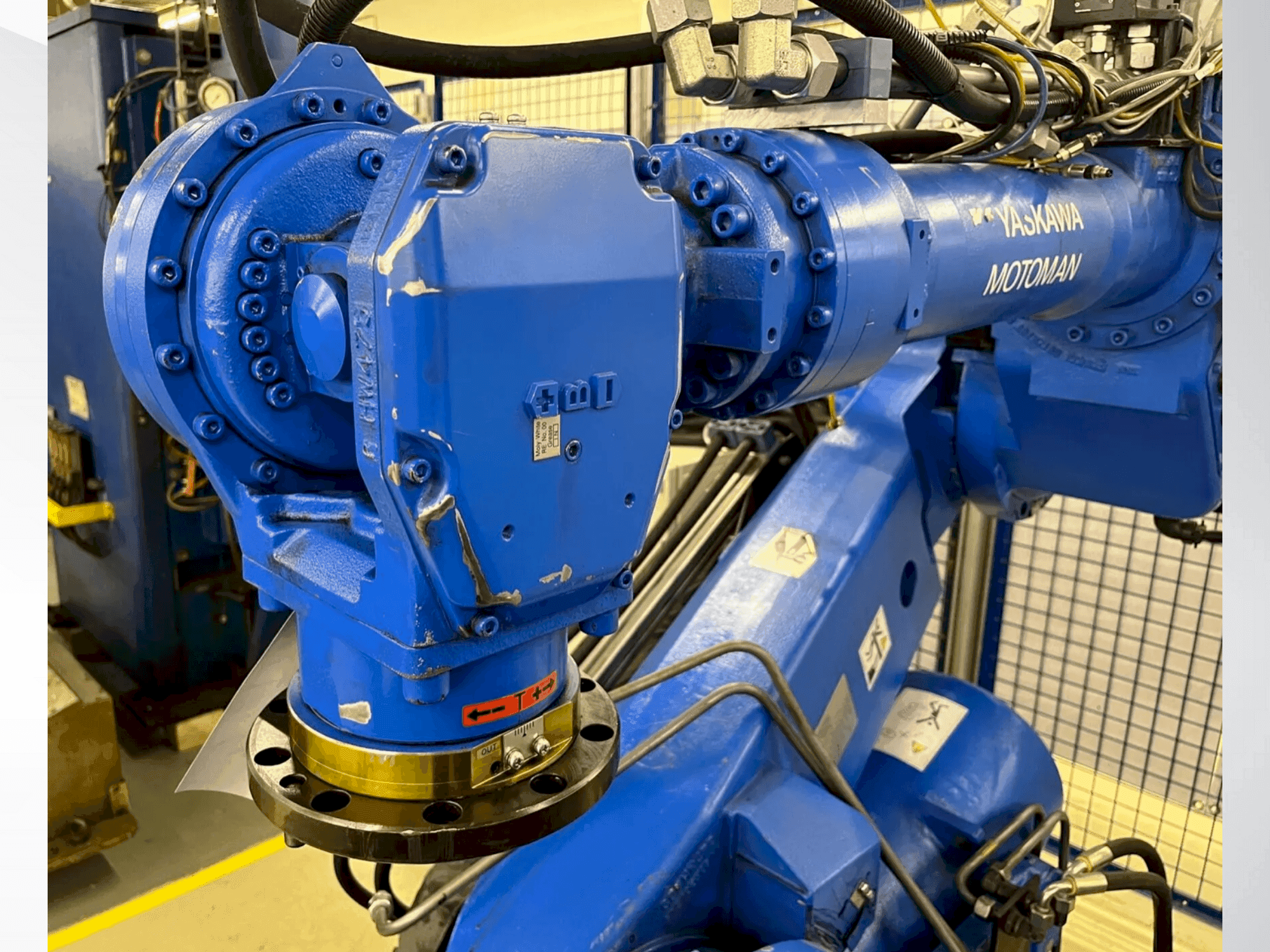 Вид станка Yaskawa Motoman ES 165D спереди