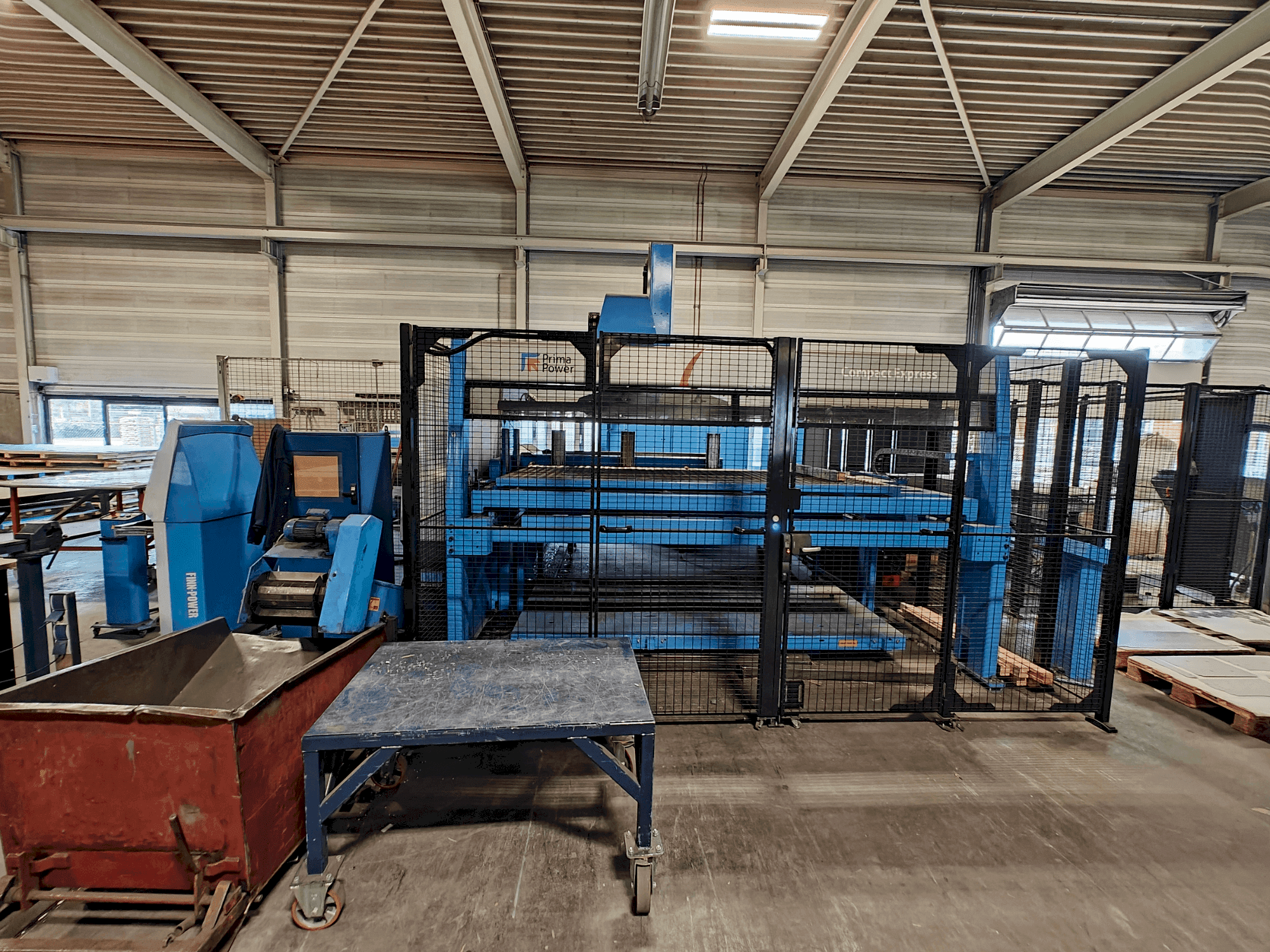 Вид станка Finn-Power C6 + Compact Express спереди