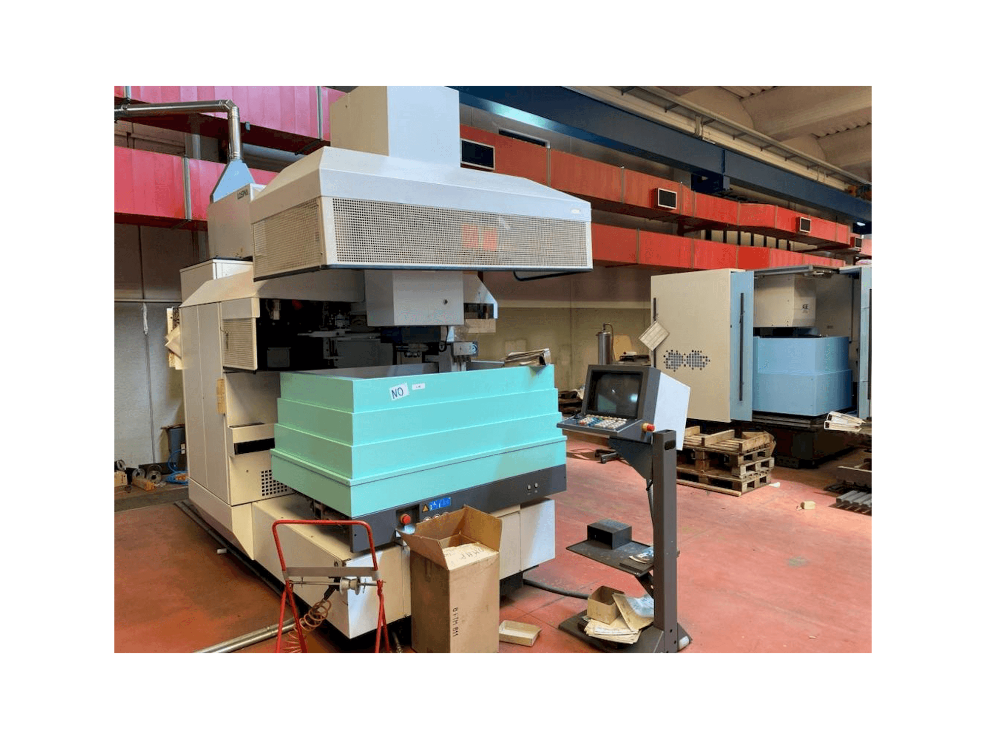 Вид станка AGIE AGIETRON INTEGRAL 3 спереди