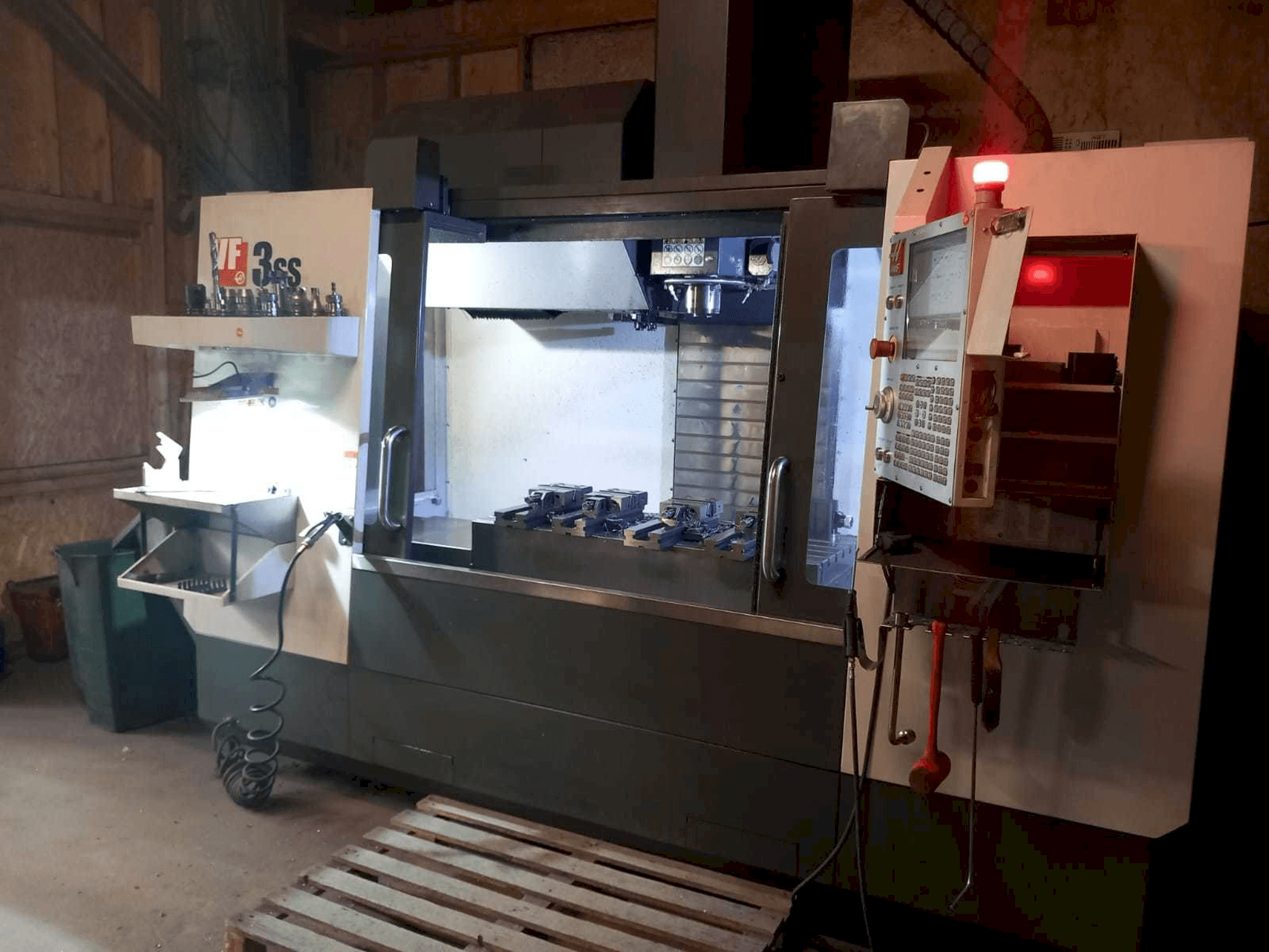 Вид станка HAAS VF3SS спереди