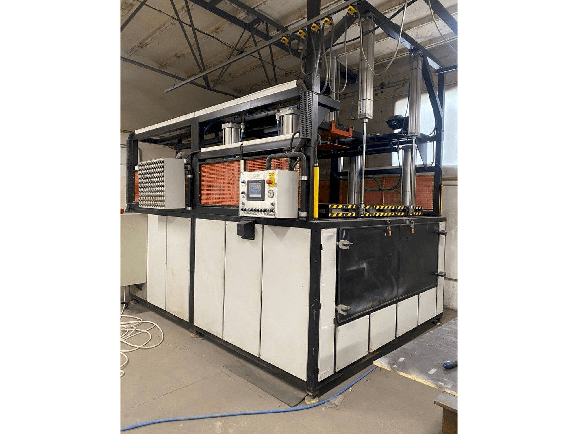 Вид станка Tools Factory Millenium 300 спереди