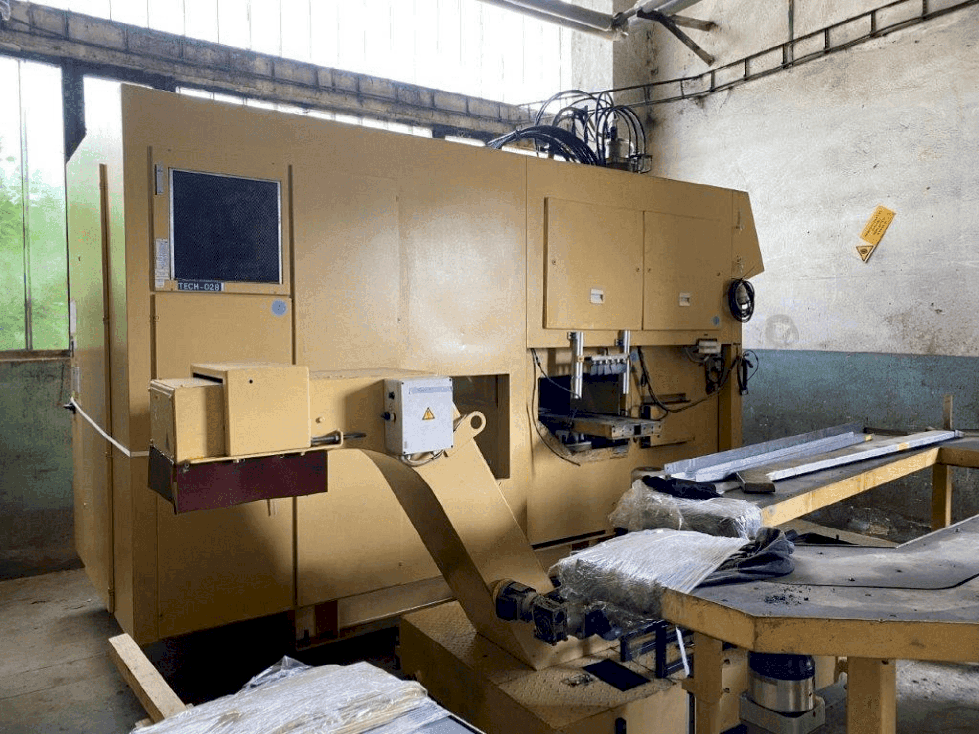 Вид станка EMAG VSC 400 спереди