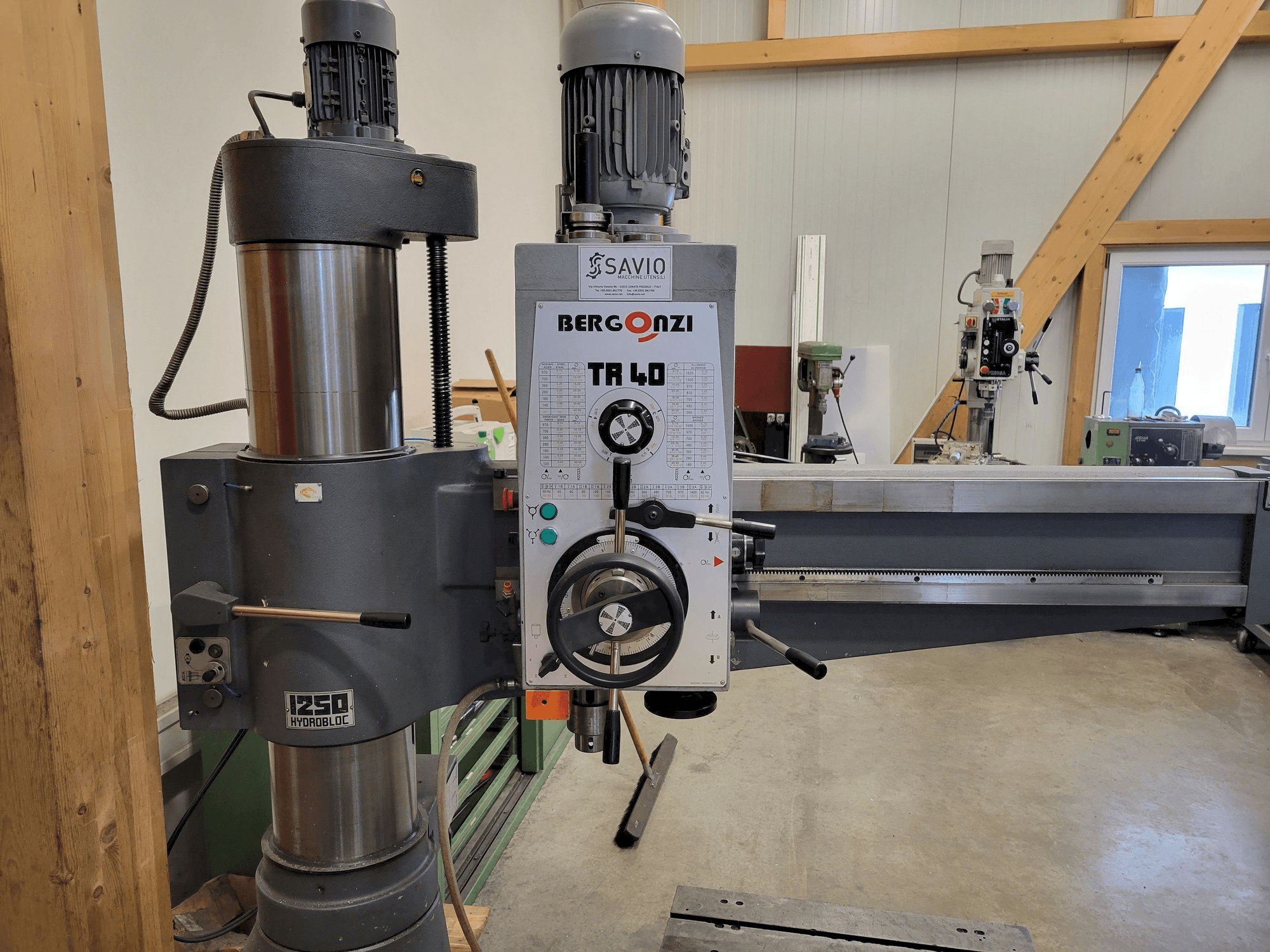 Вид станка BERGONZI TR40/1250H спереди
