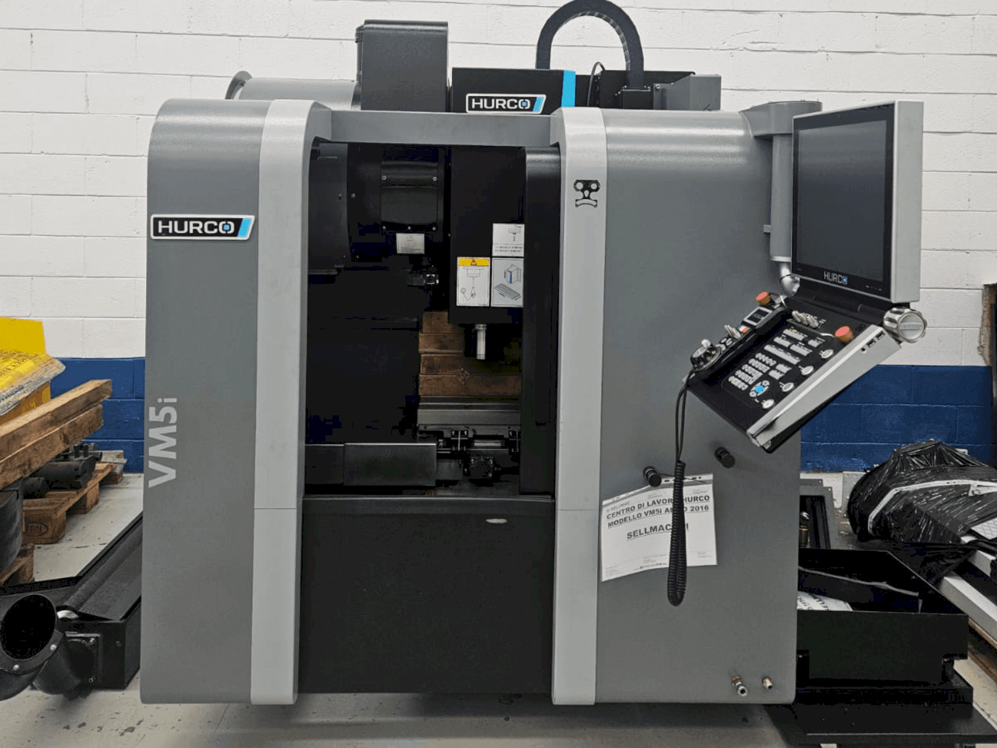 Вид станка Hurco VM5i спереди