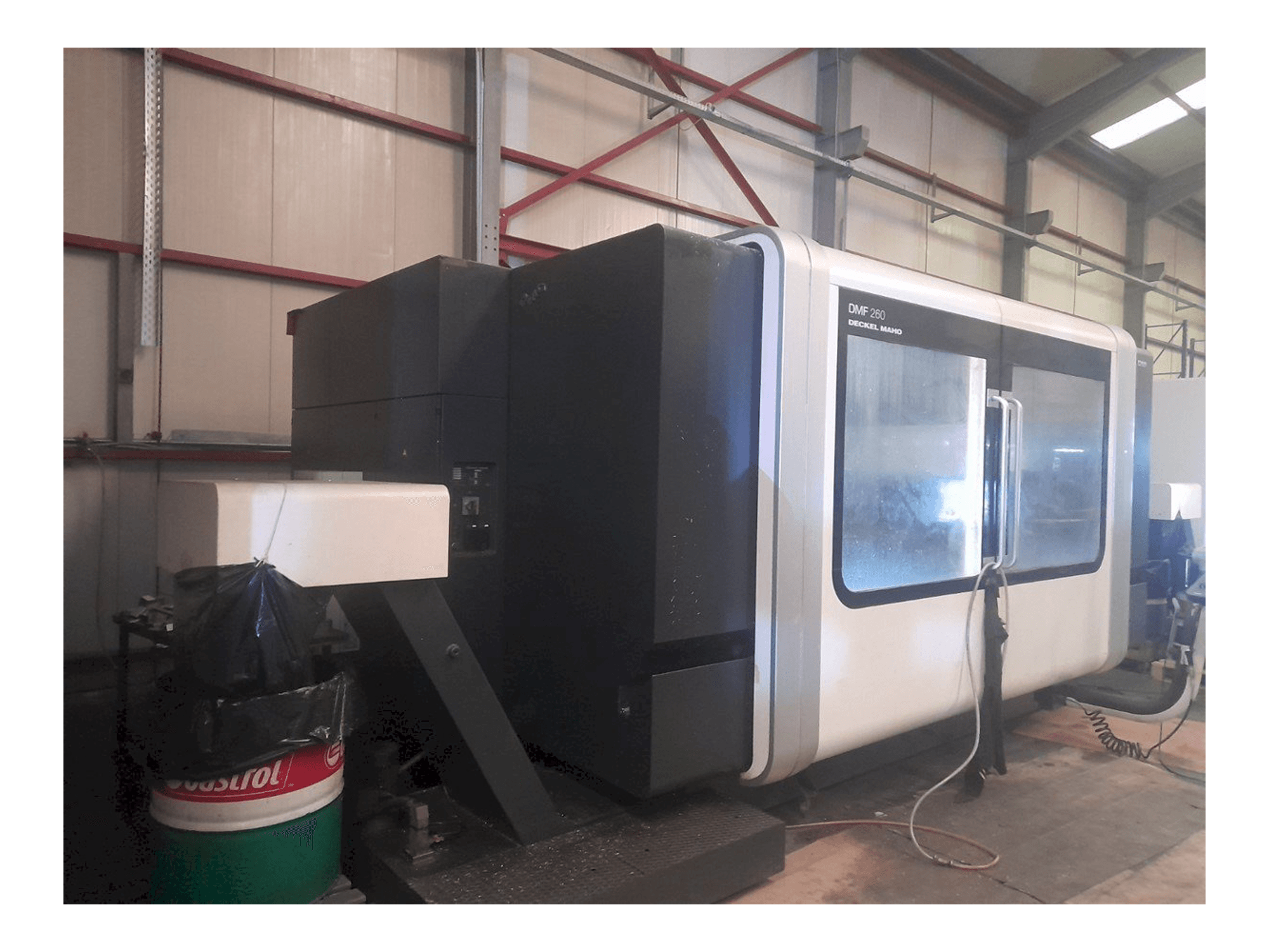 Вид станка с DECKEL MAHO DMF 260 правой стороны