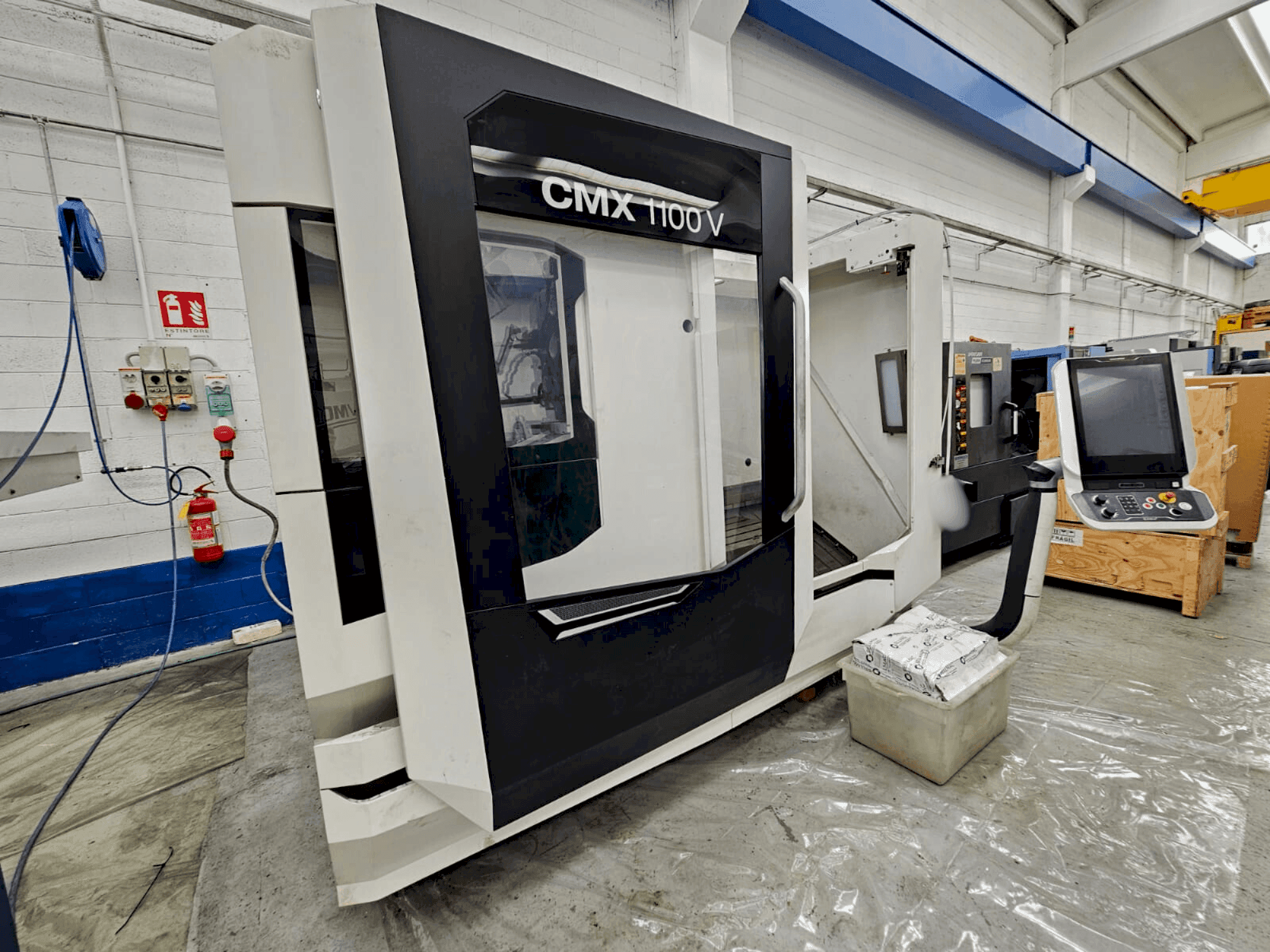 Вид станка DMG MORI CMX 1100V спереди