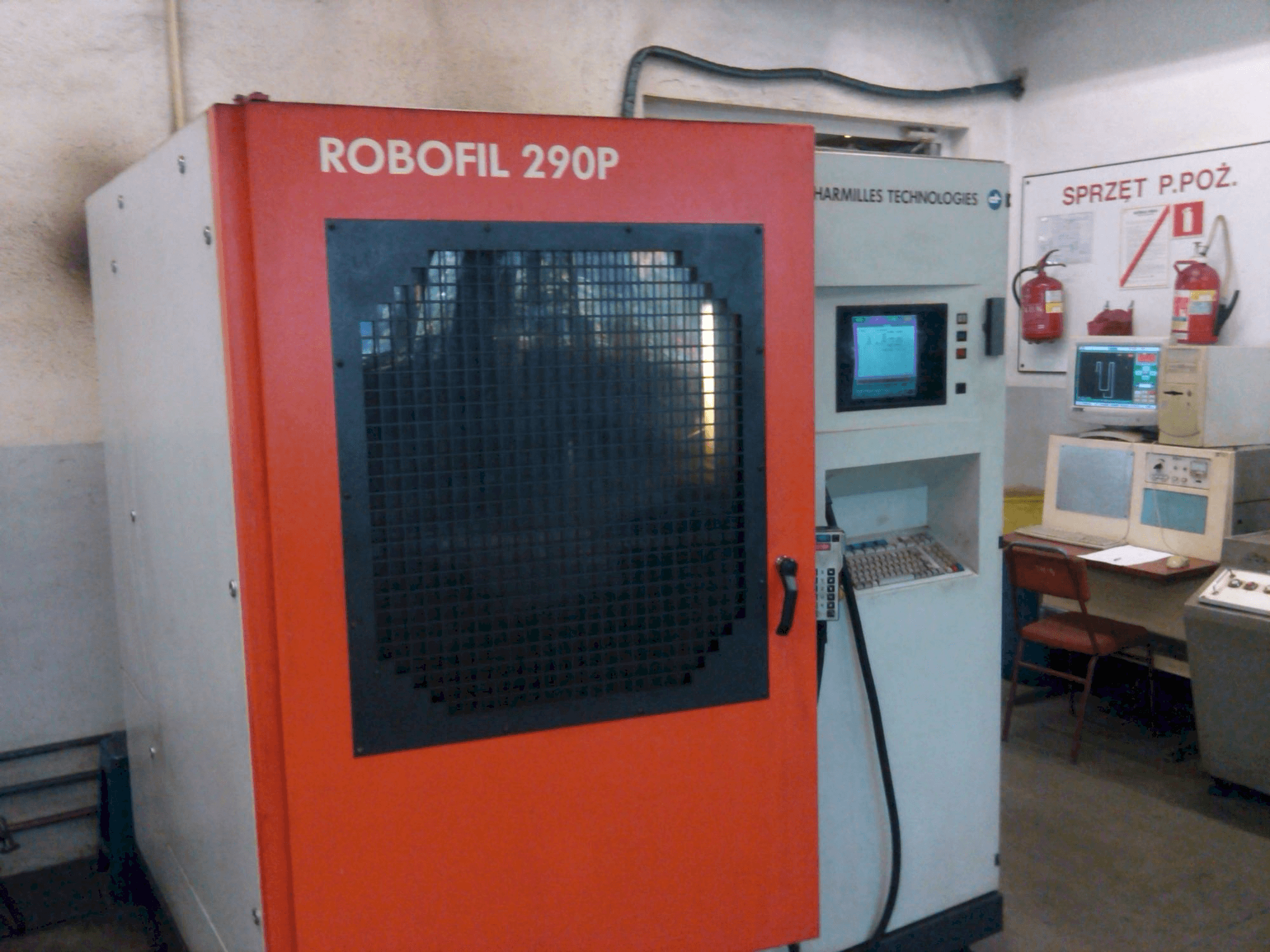 Front view of CHARMILLES Robofil 290 P machine