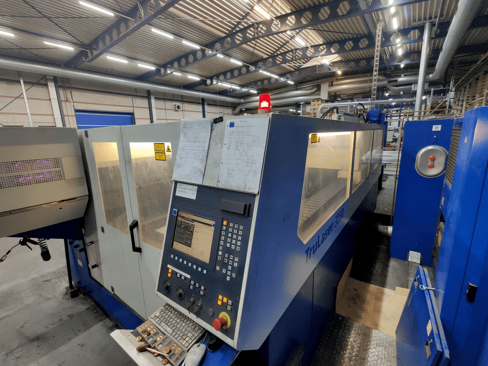 Вид станка Trumpf TruLaser 3030 спереди