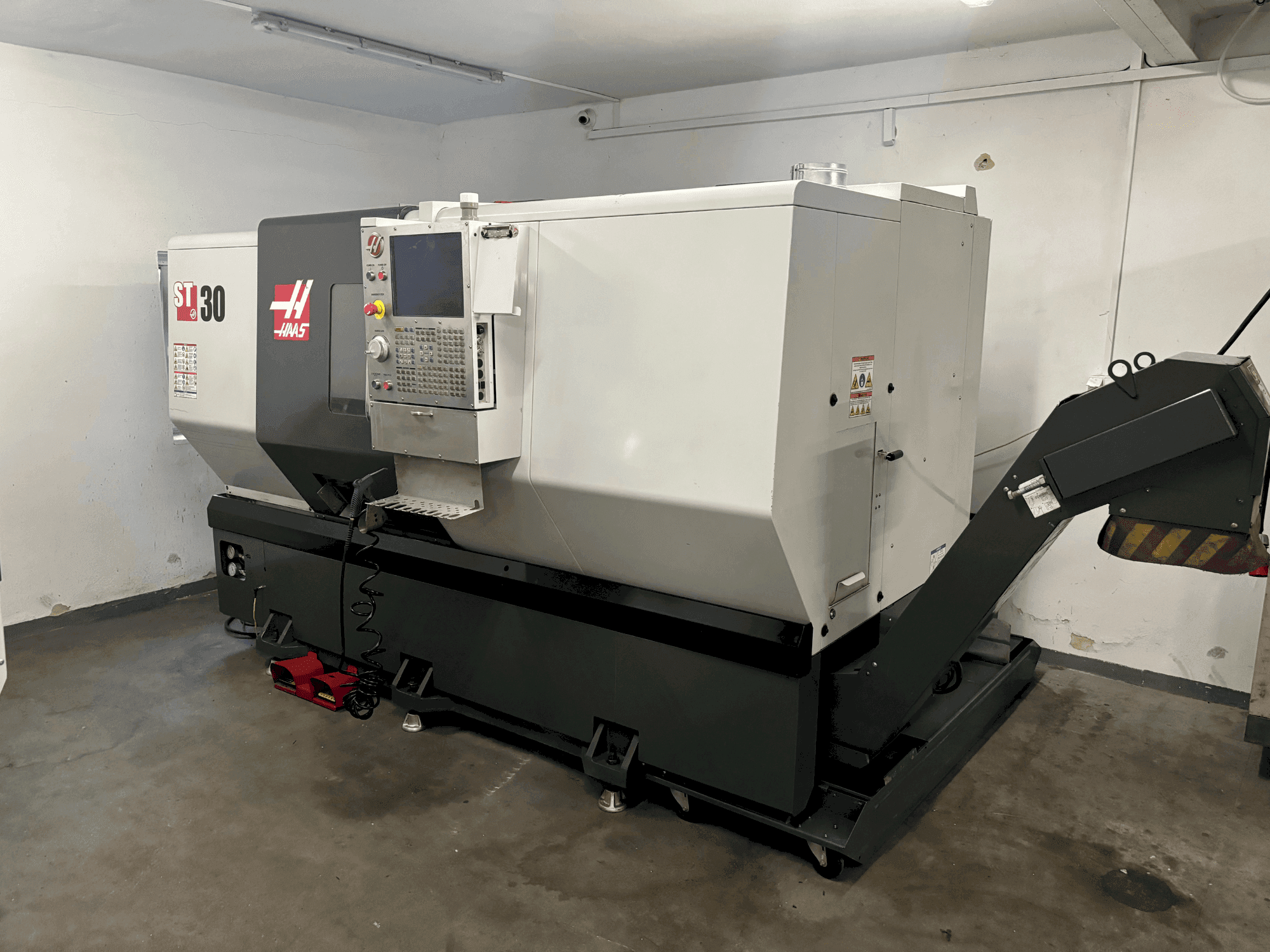 Вид станка HAAS ST-30 спереди
