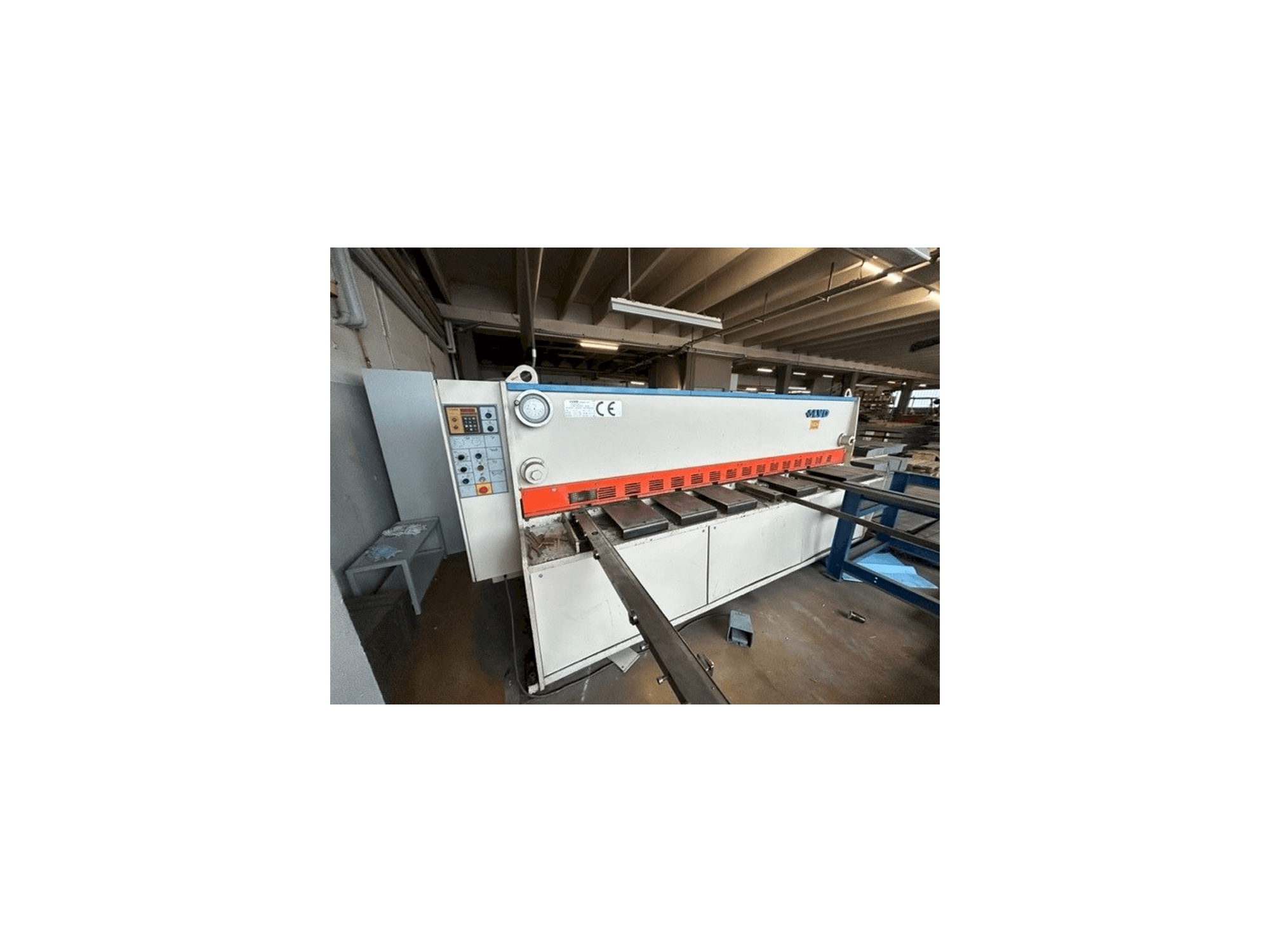 Вид станка LVD HST-C 31/6 спереди