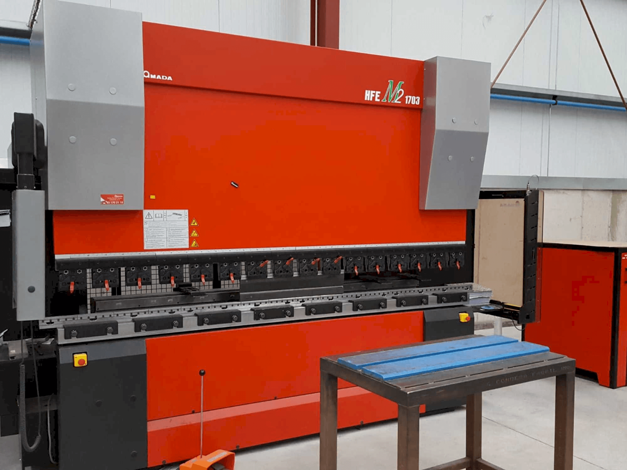 Вид станка AMADA HFE M2-EVO 1703 спереди