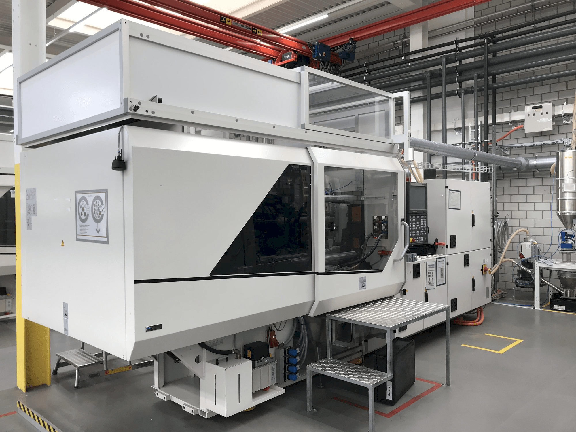 Вид станка с Sumitomo Demag EL-EXIS SP 150/500-475 правой стороны