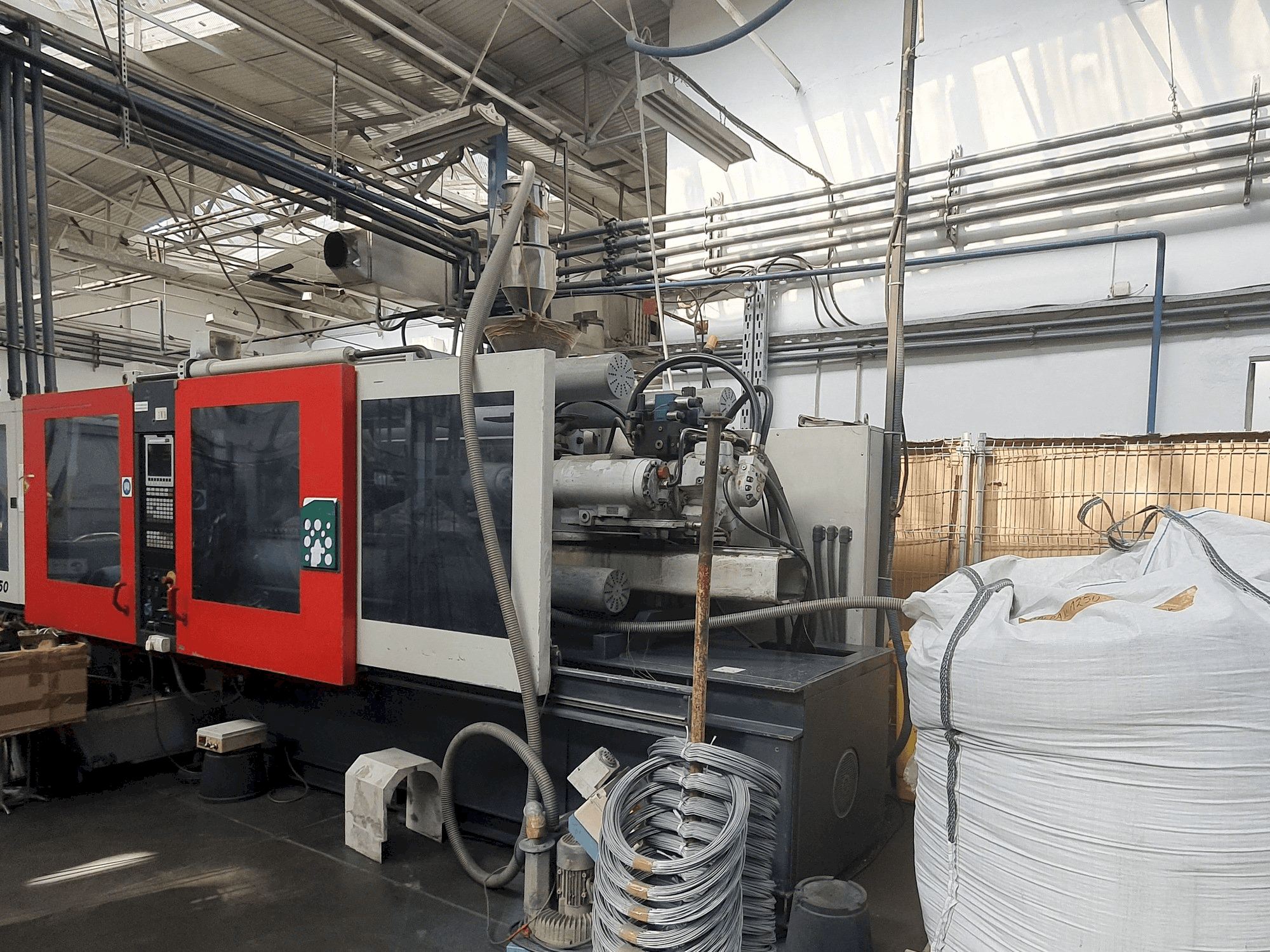 Вид станка FERROMATIK MILACRON MAXIMA MV 350 спереди