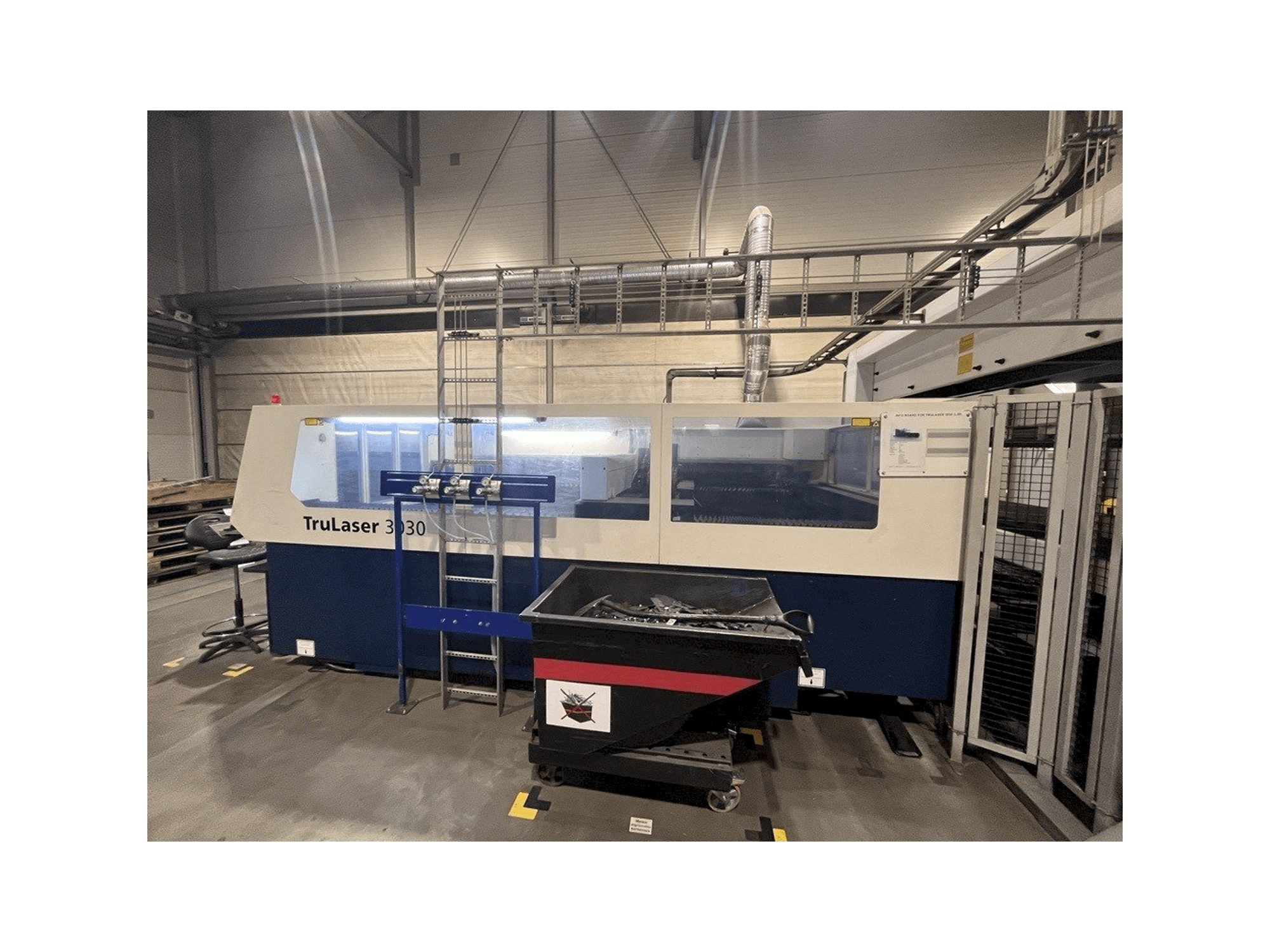 Вид станка TRUMPF TruLaser 3030 L30 спереди