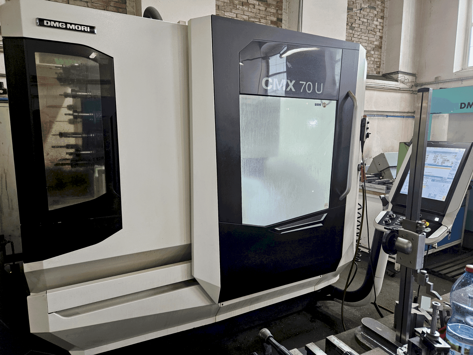 Вид станка DMG MORI CMX 70U спереди