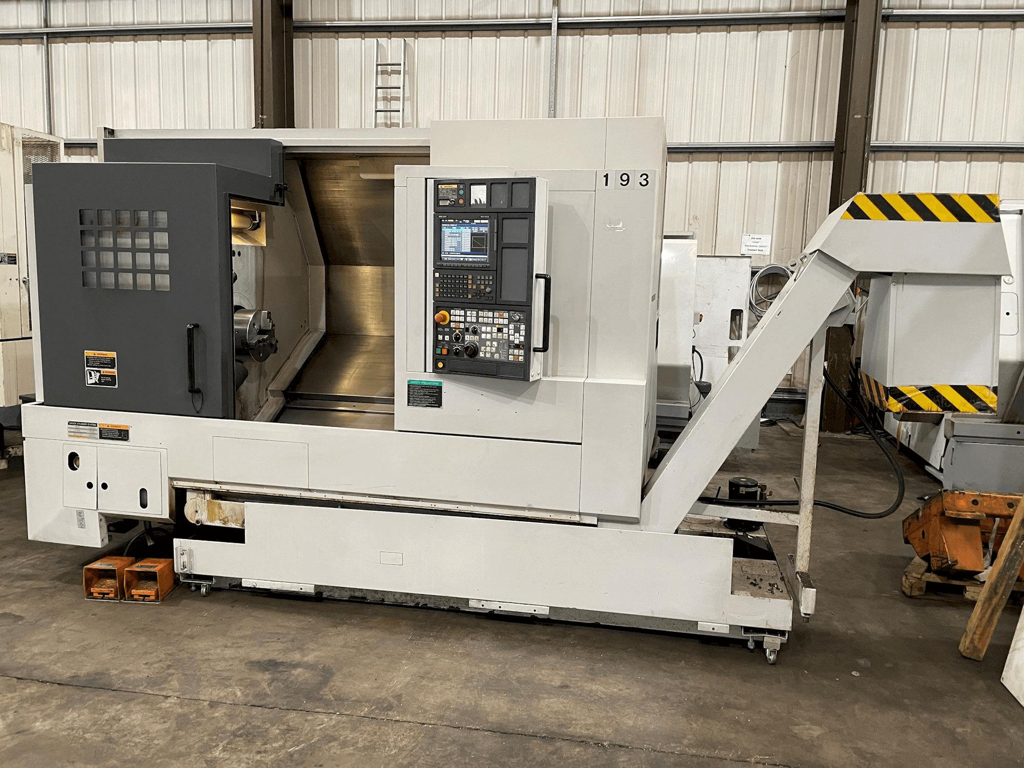Вид станка MORI SEIKI NL 2500/700 спереди